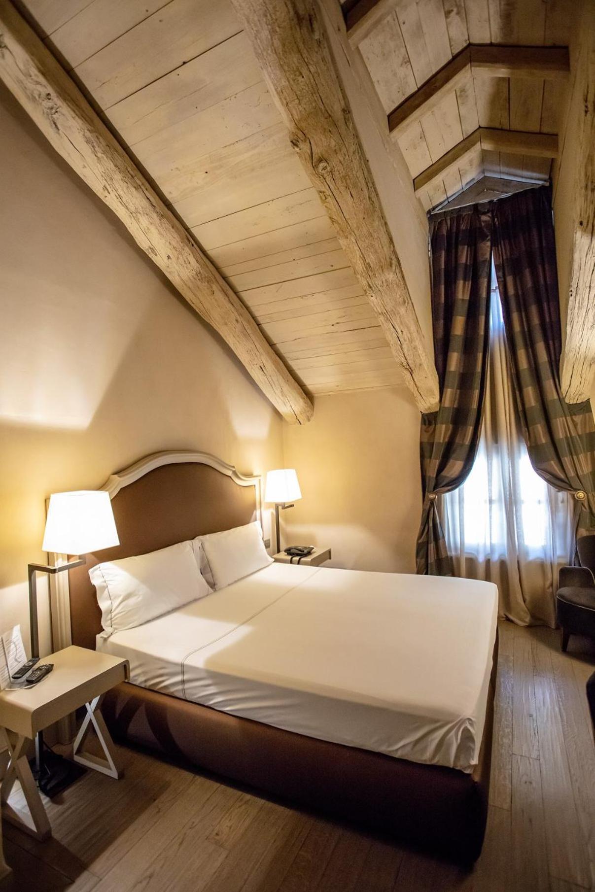 Superior Double or Twin Room photo 3