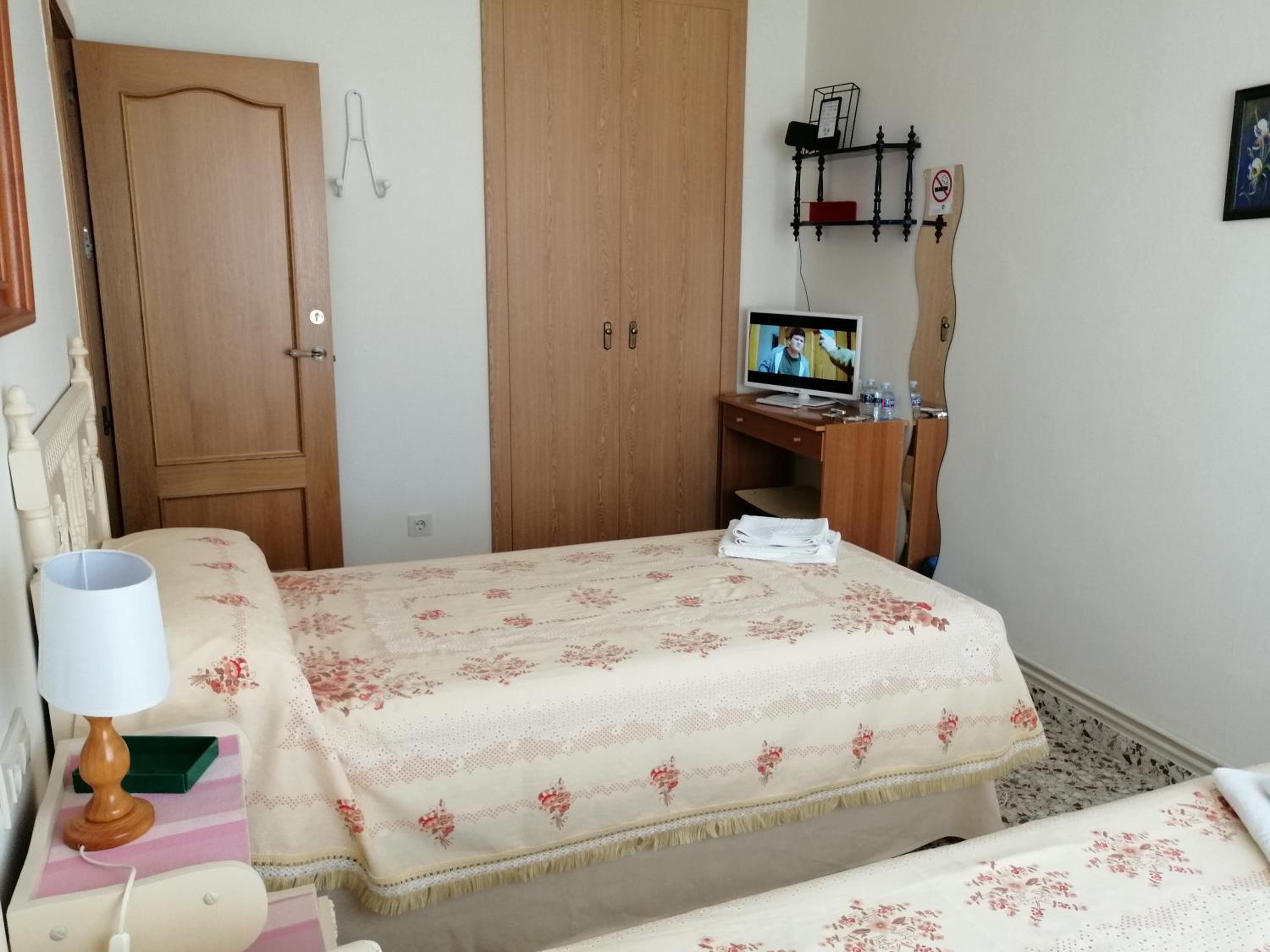 Twin Room with Shared Toilet photo 3