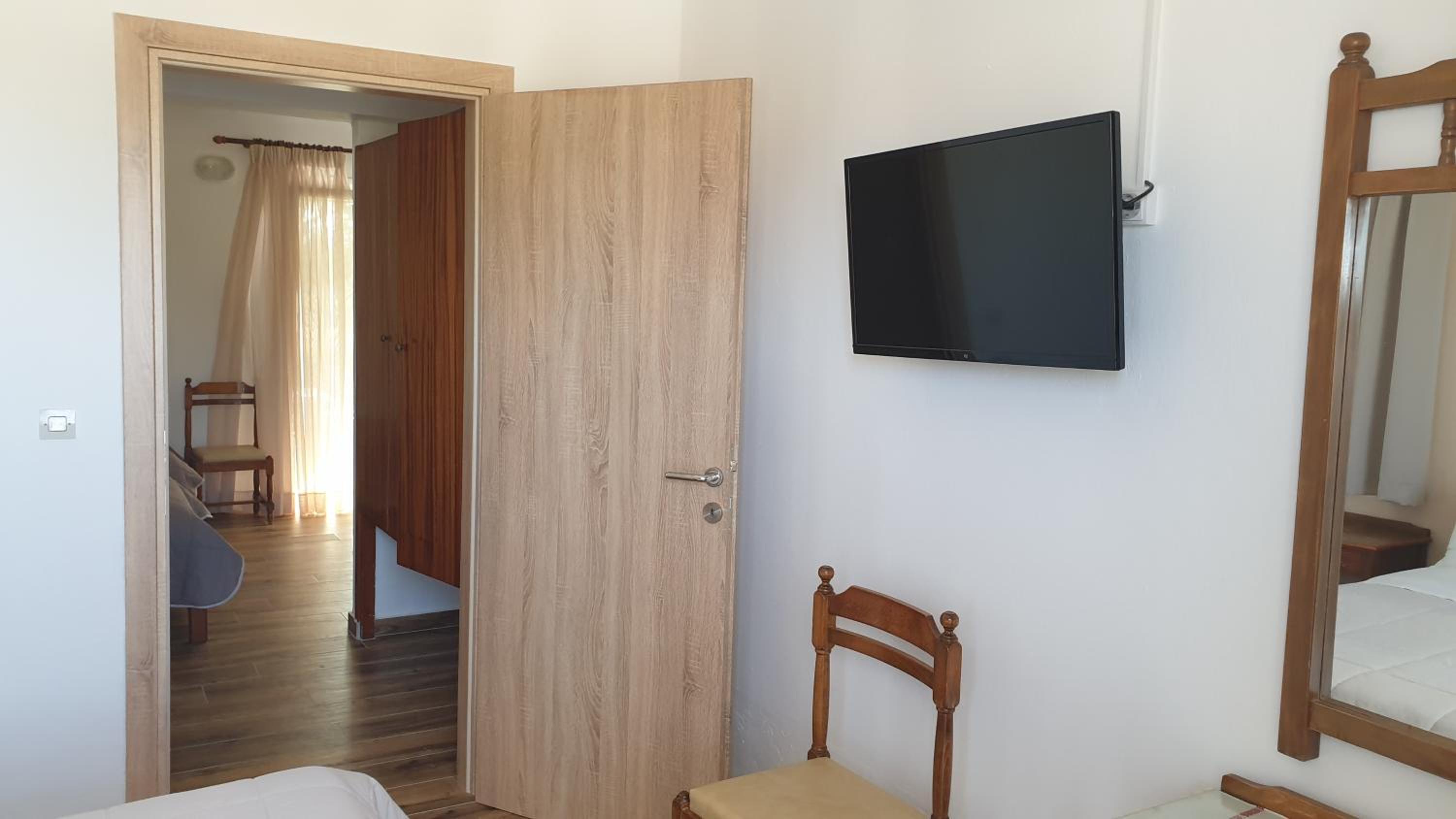 One-Bedroom Apartment (4 Adults) photo 2