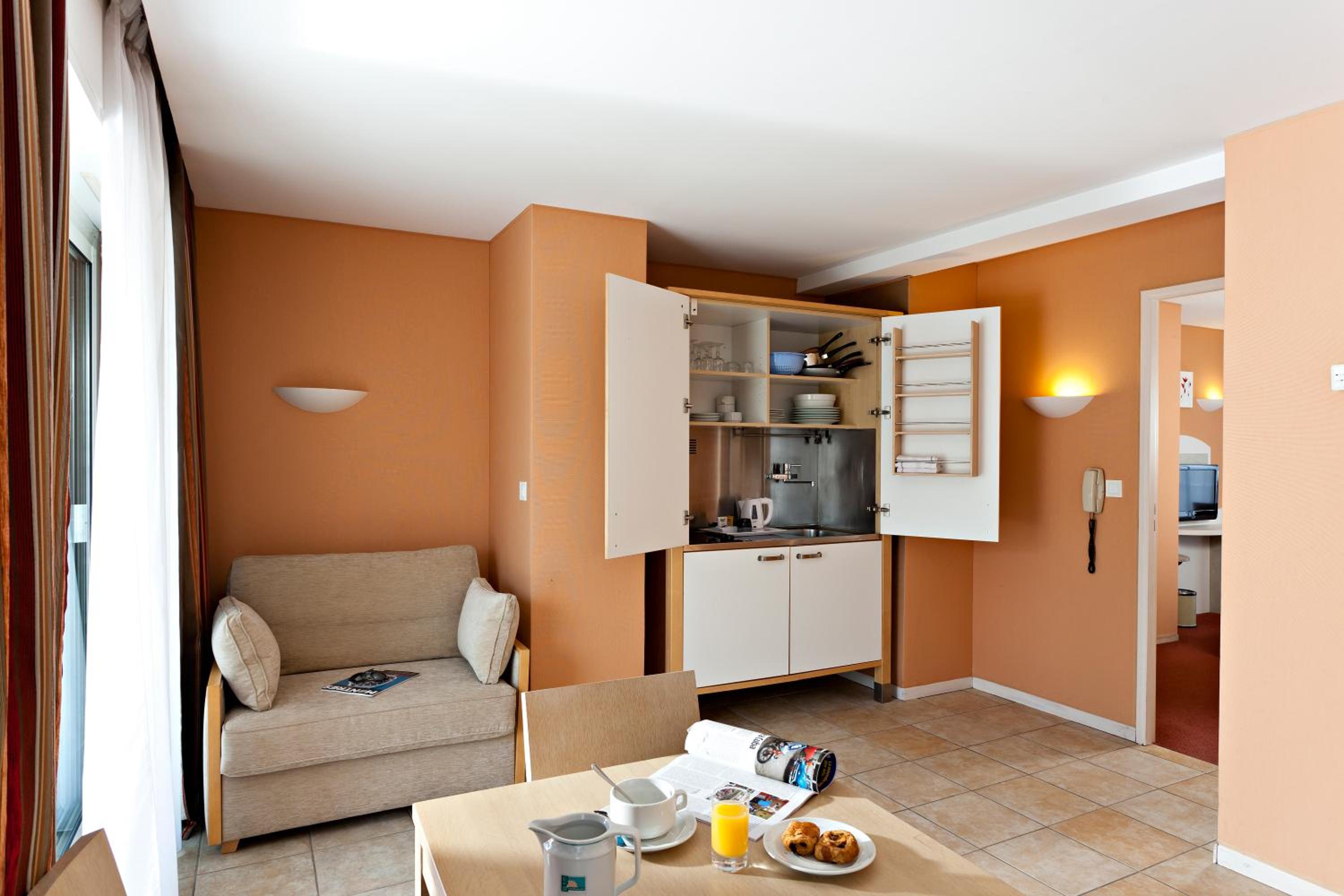 Family Twin Room with Sofa Bed and Kitchenette - Terrace/Non-Smoking