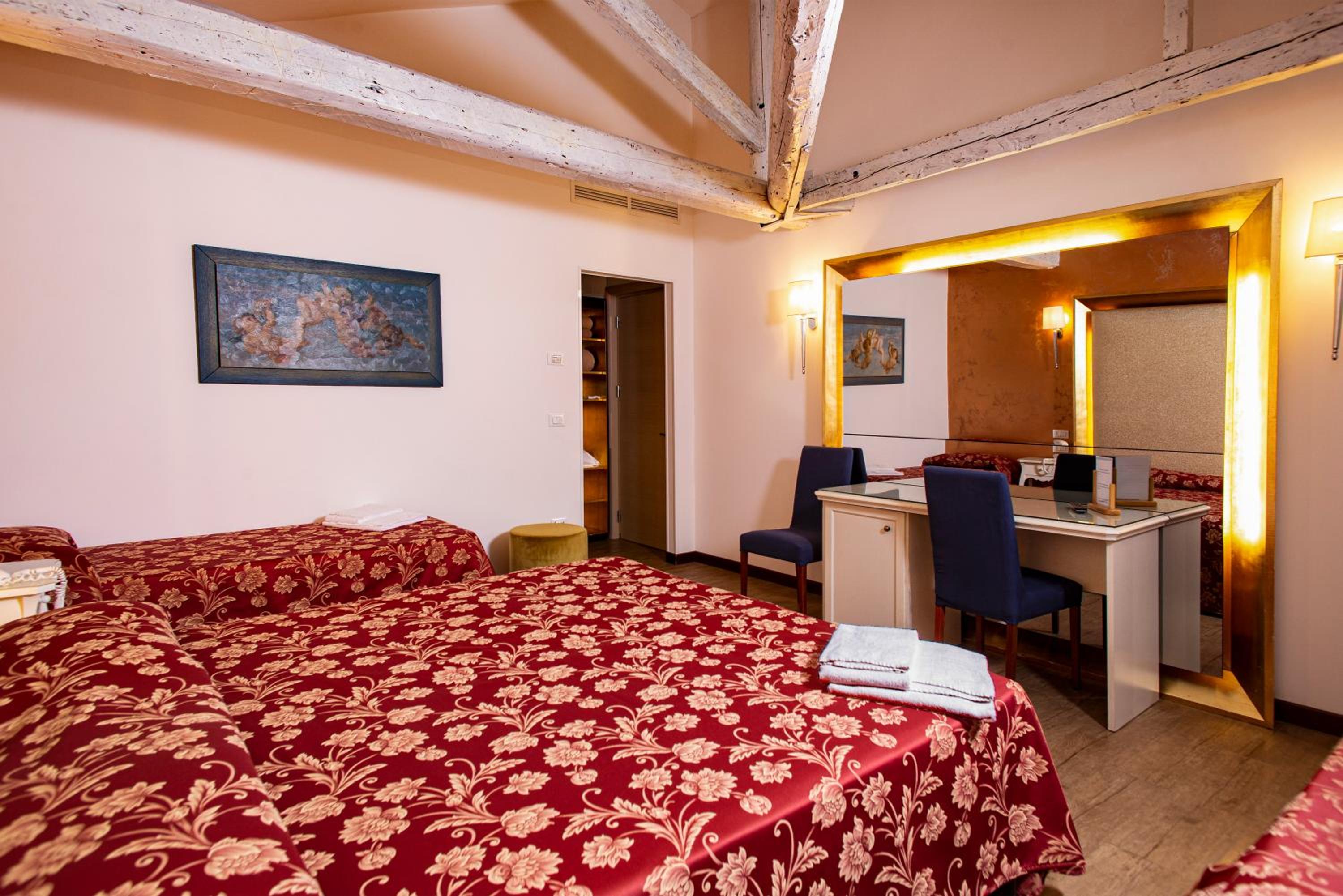 Deluxe Quadruple Room photo 3