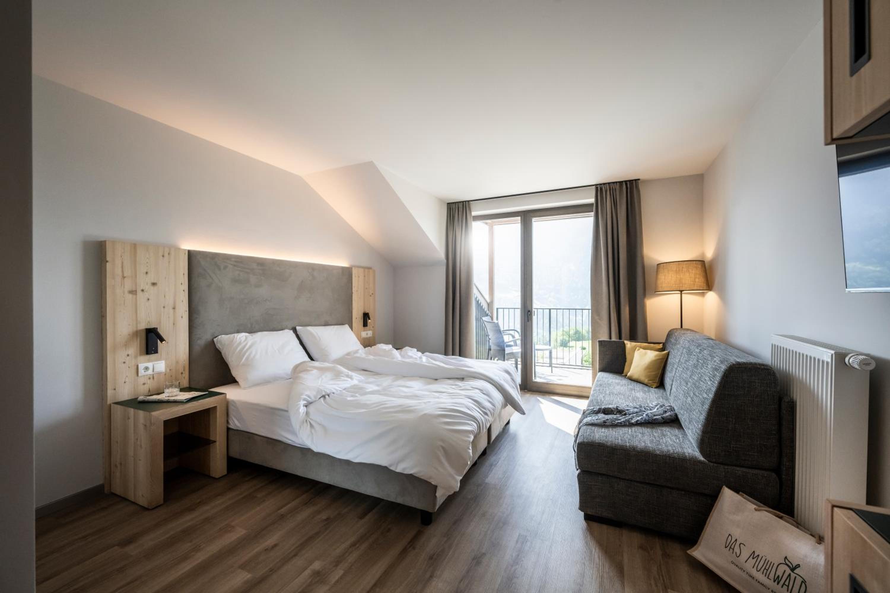 Deluxe Double Room with Balcony - Photo 1