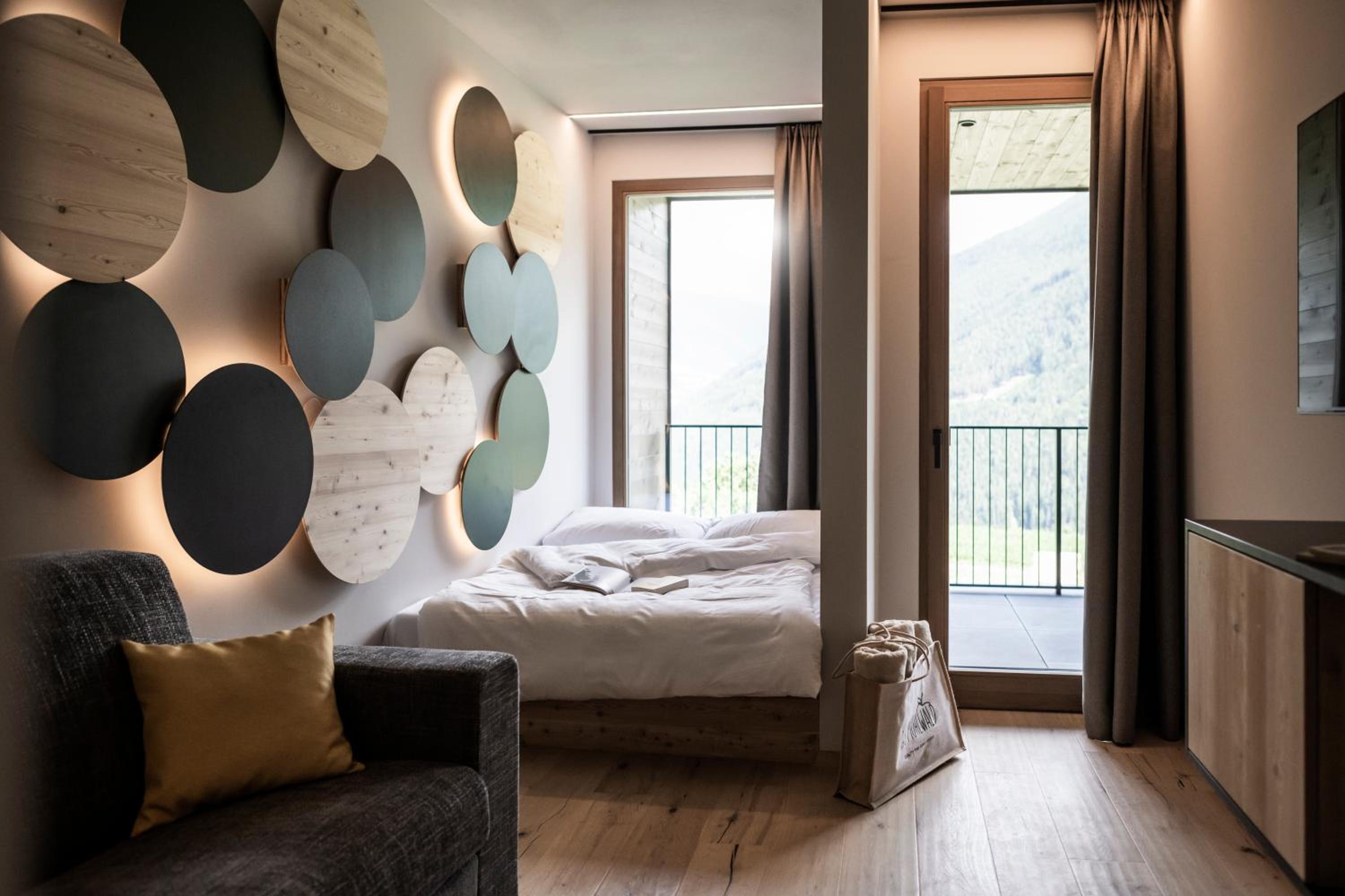 Junior Suite with Balcony - Photo 8