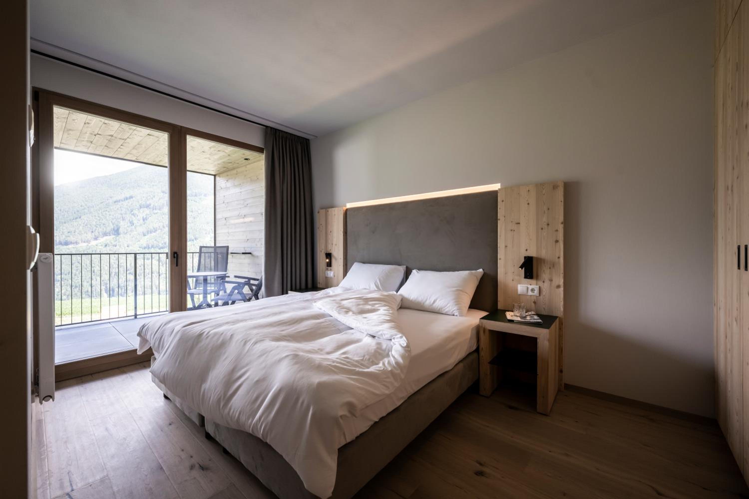 Junior Suite with Balcony - Photo 7