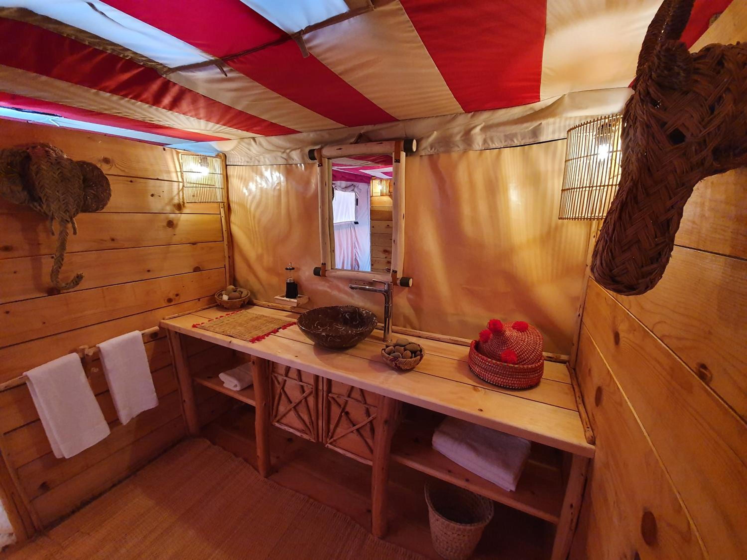 Tent - Photo 2