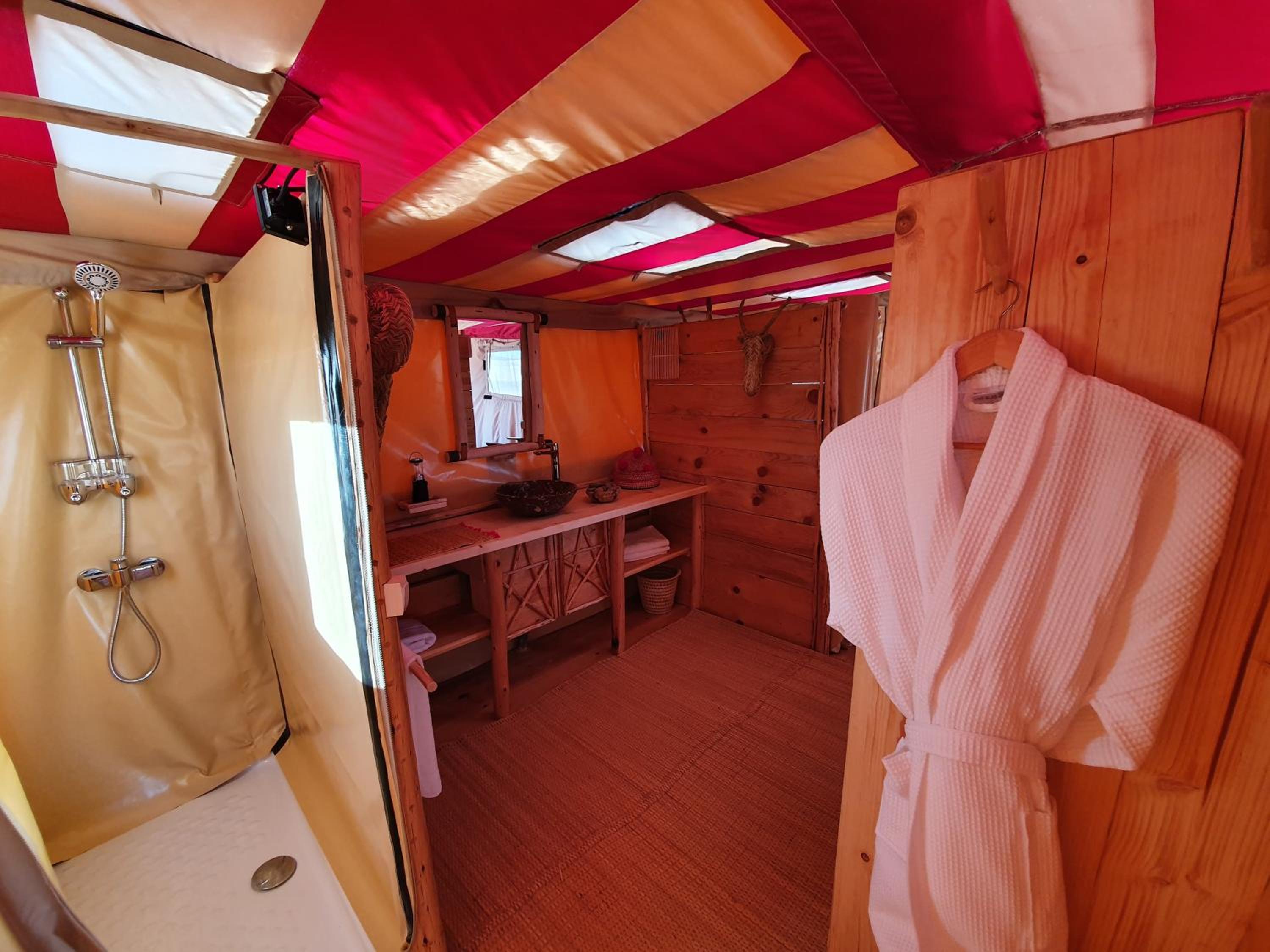 Tent - Photo 9
