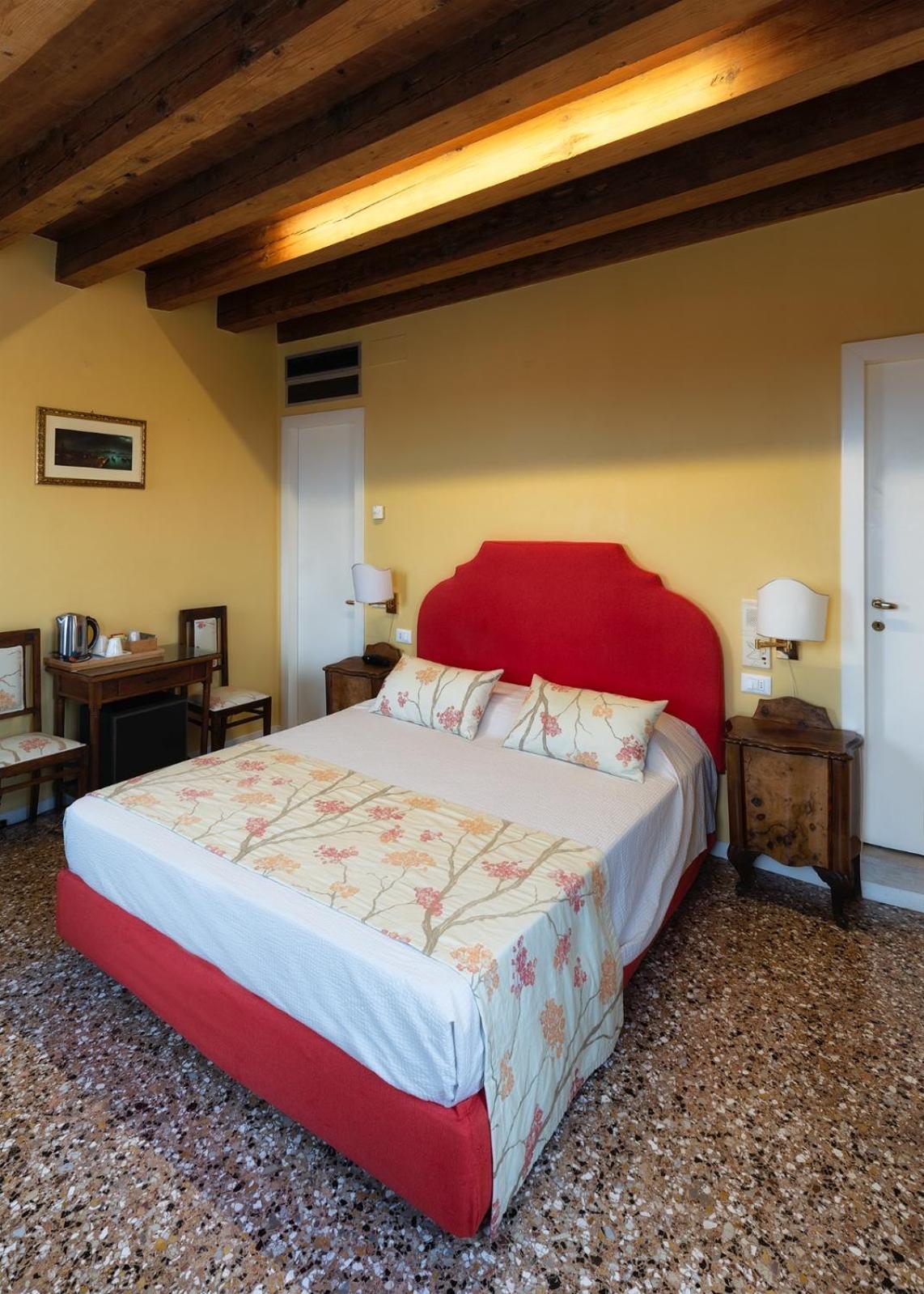 Superior Double Room with Grand Canal View photo 1