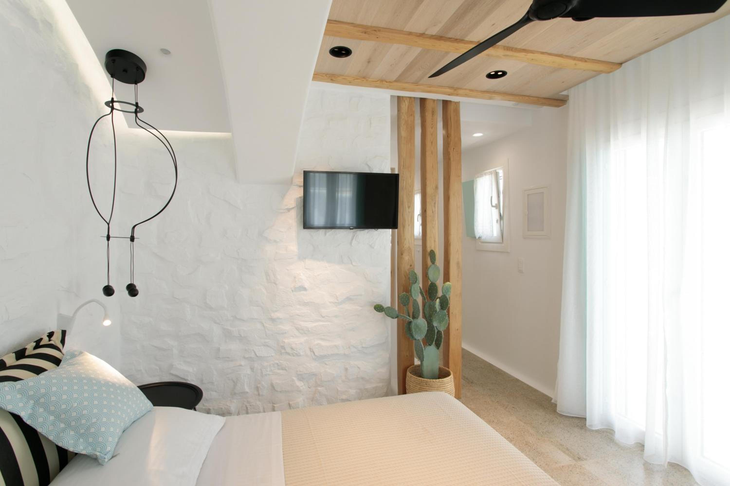 Majo Two Bedroom Villa with Private Pool - Photo 34