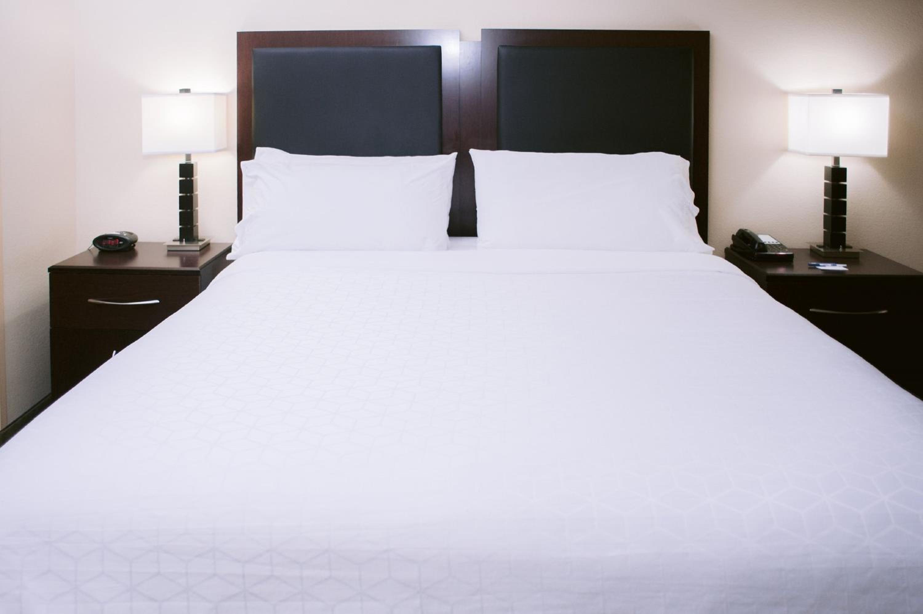 Standard King Room - Photo 2
