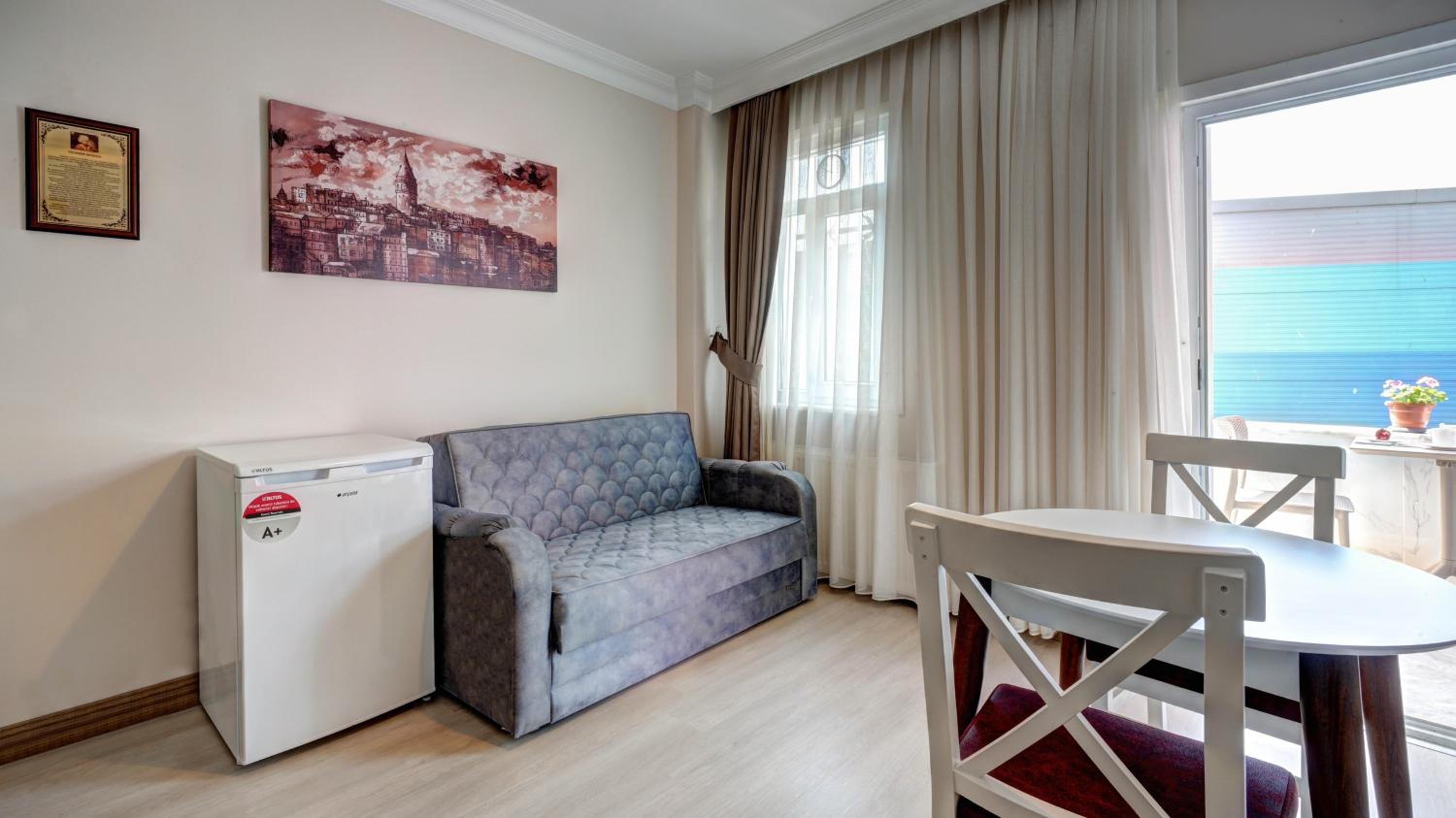 Apartment with Balcony photo 3