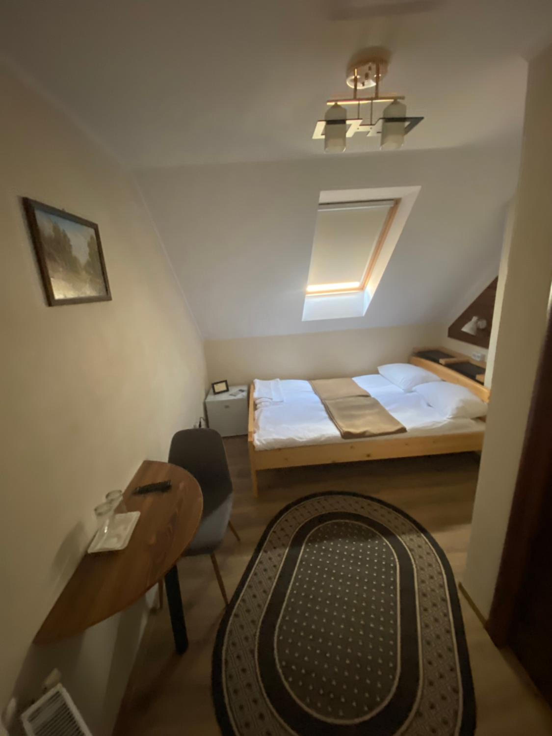 Double Room with Private Bathroom - Photo 2