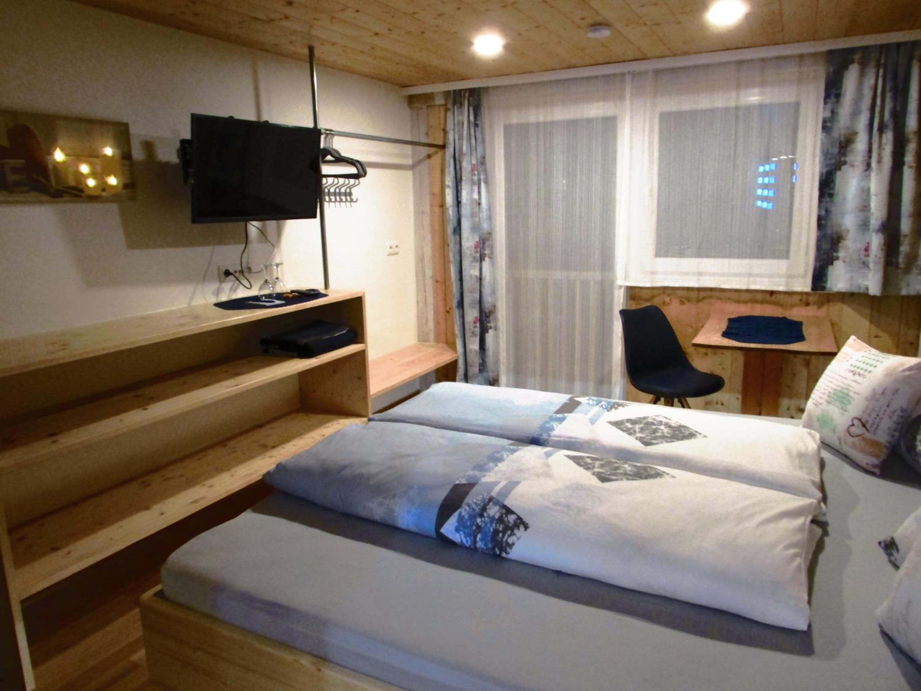 Deluxe Double Room with Shower photo 1