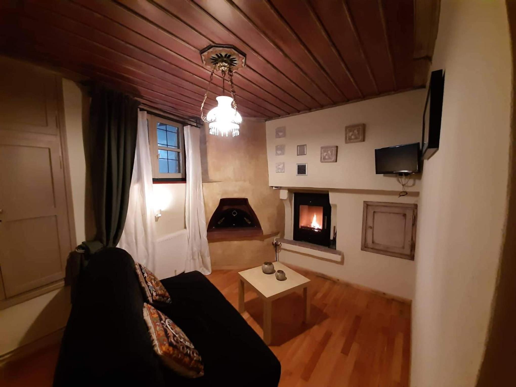 Family Room - Photo 5
