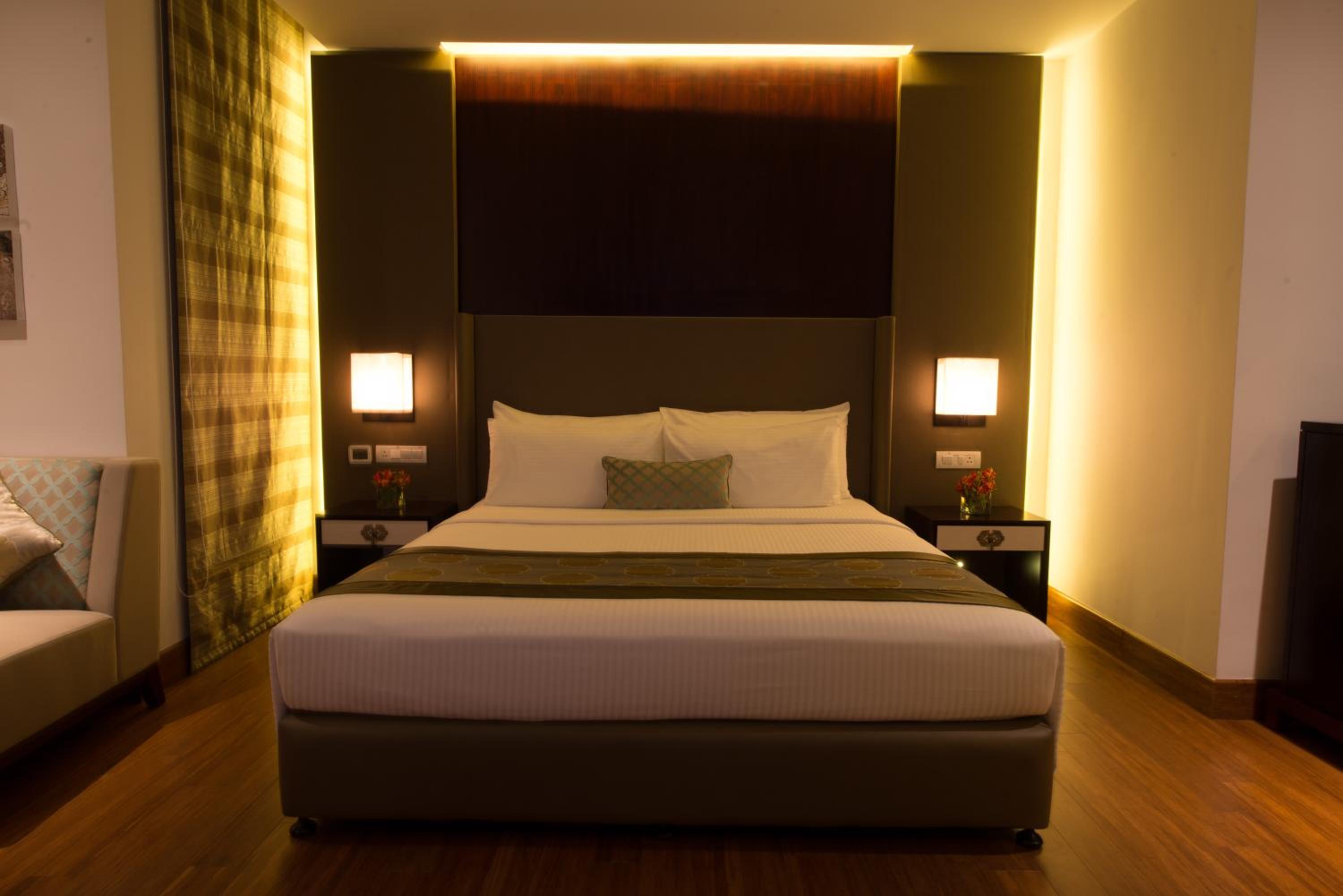 Premium Room King Bed including One Way Airport Transfer - Photo 10