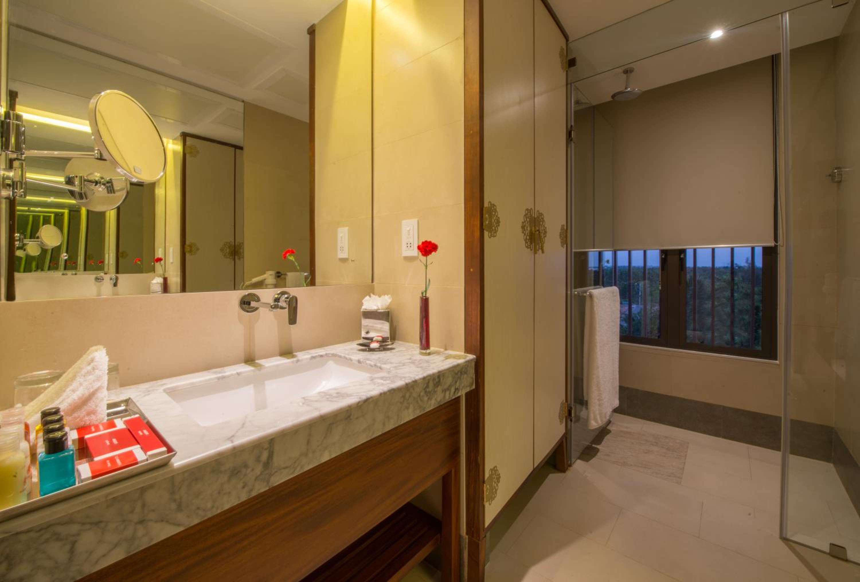 Vivanta Suite Including Both Way Airport Transfers - Photo 21