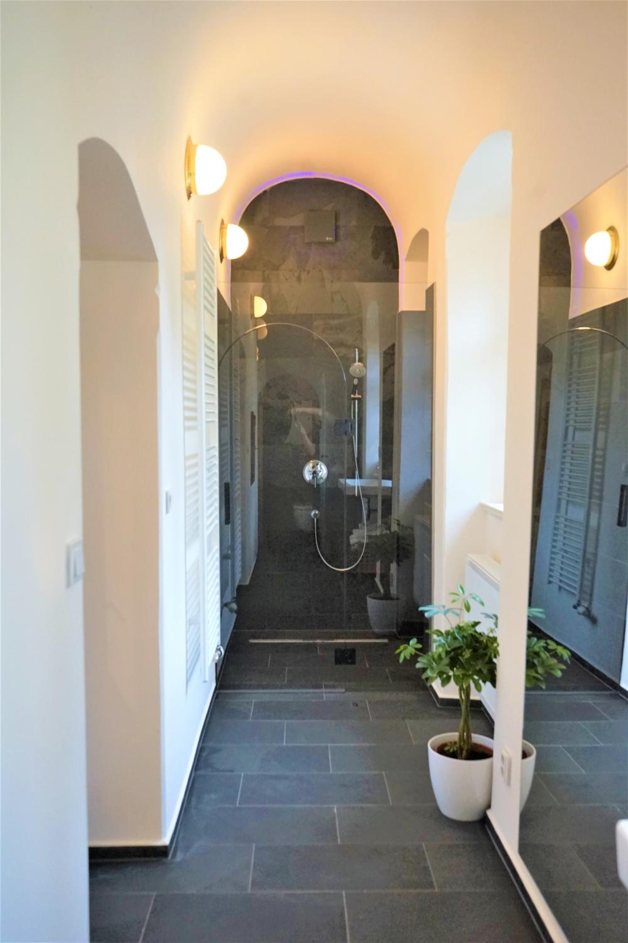 Apartment with Terrace - Photo 10