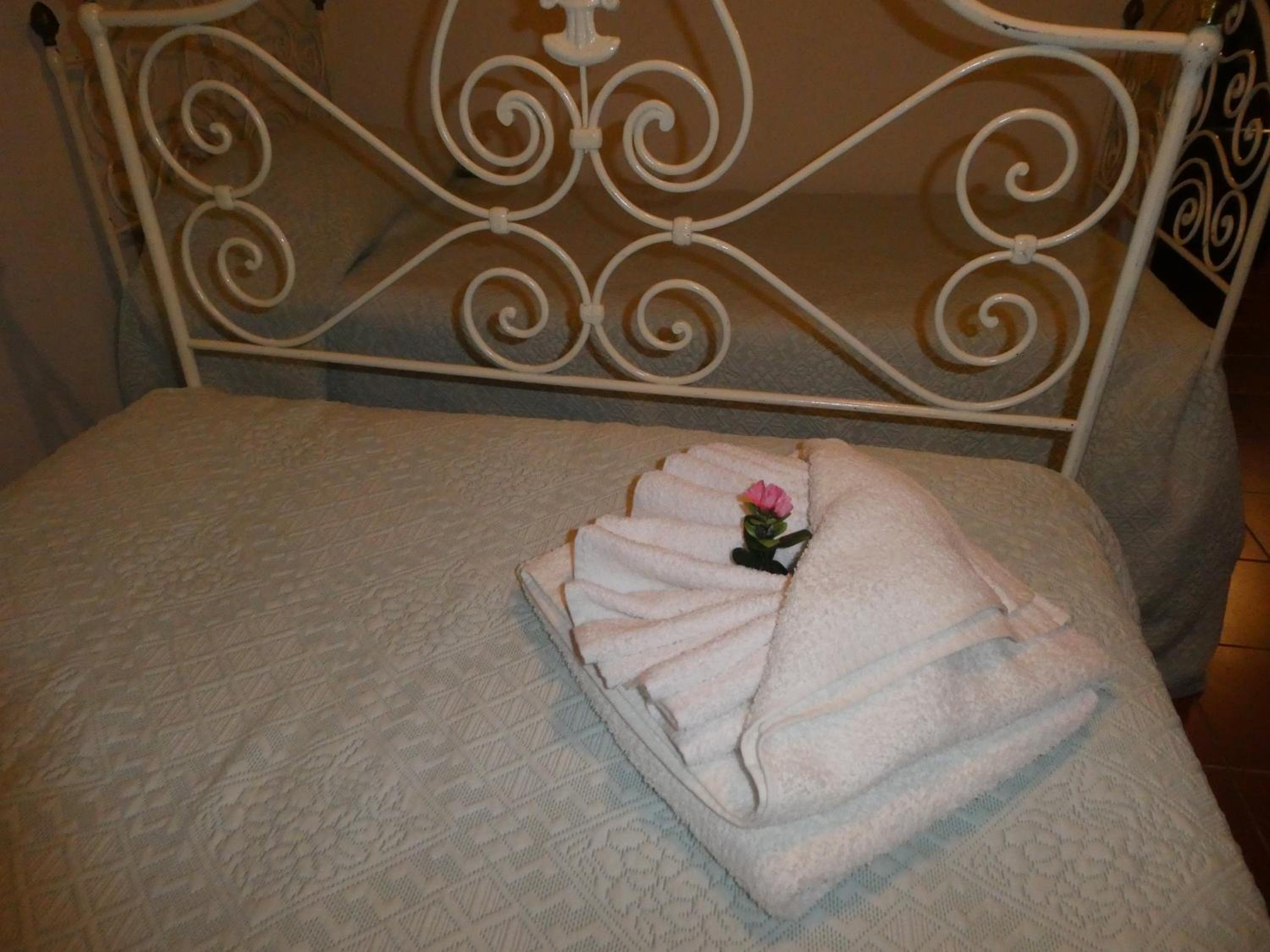 Three-Bedroom Townhouse - Photo 25