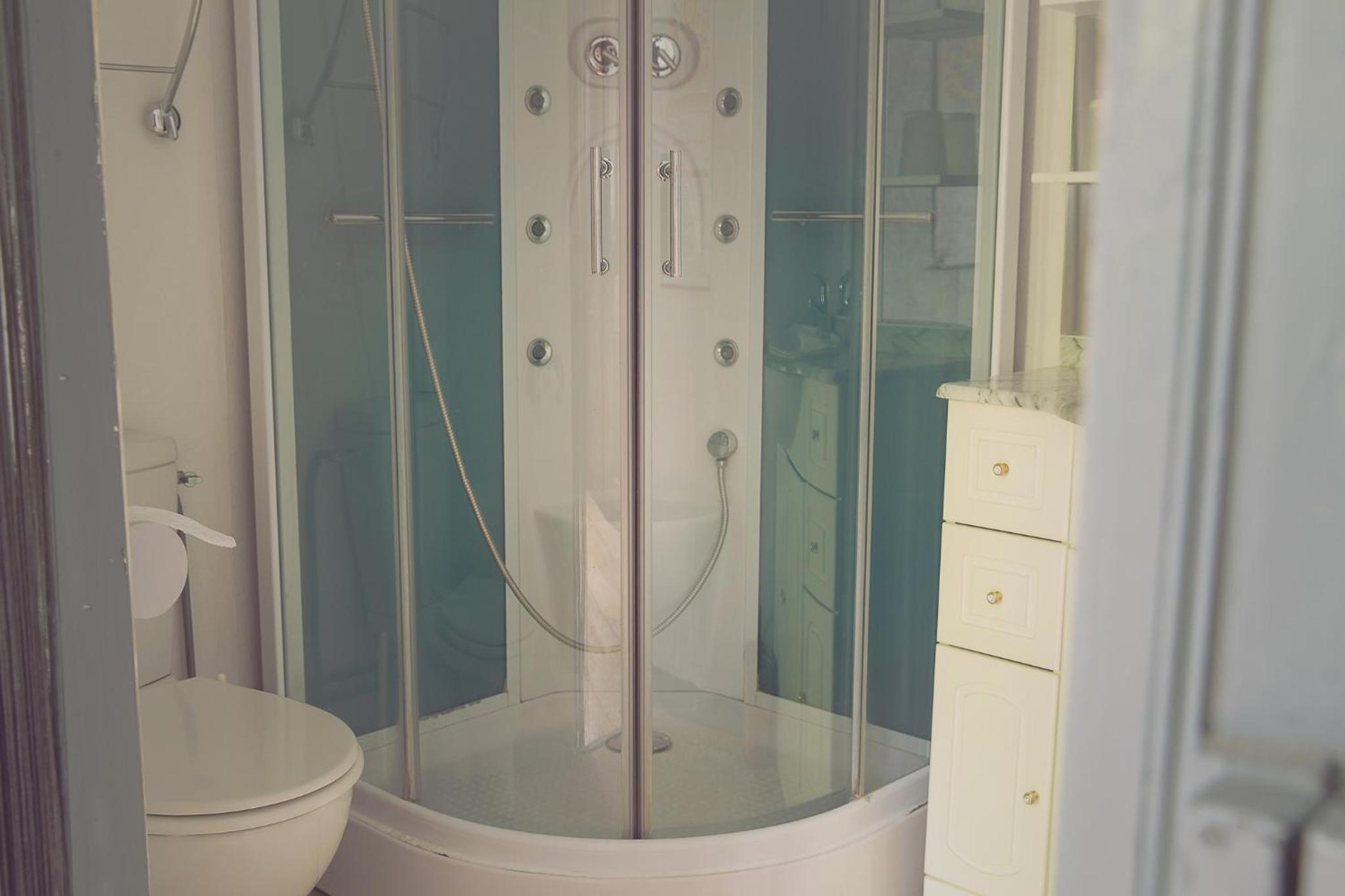 Suite - Photo 1