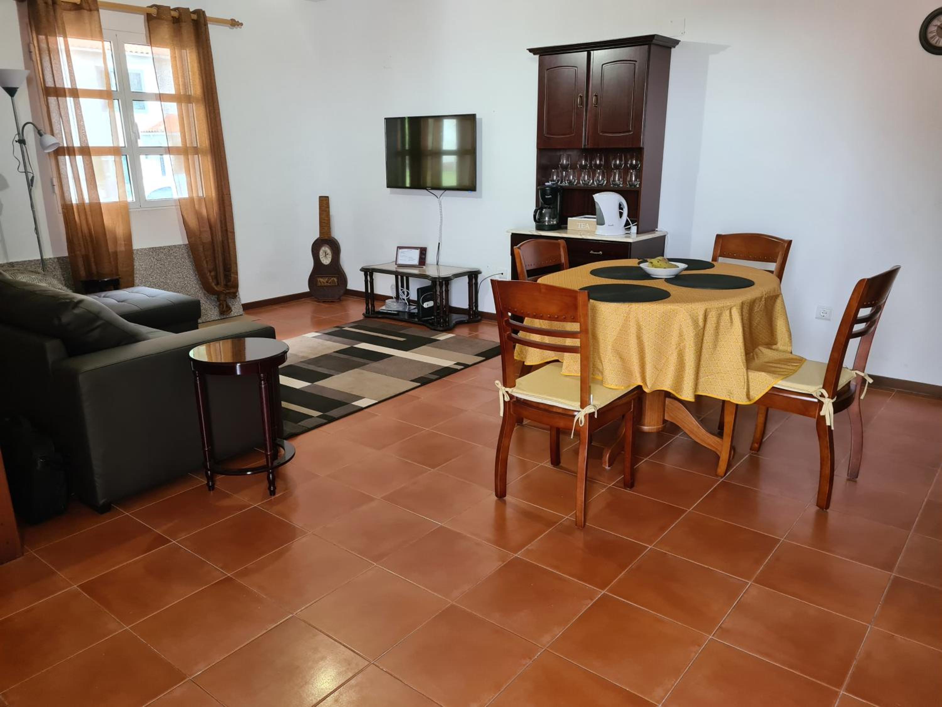 One-Bedroom Apartment - Photo 6