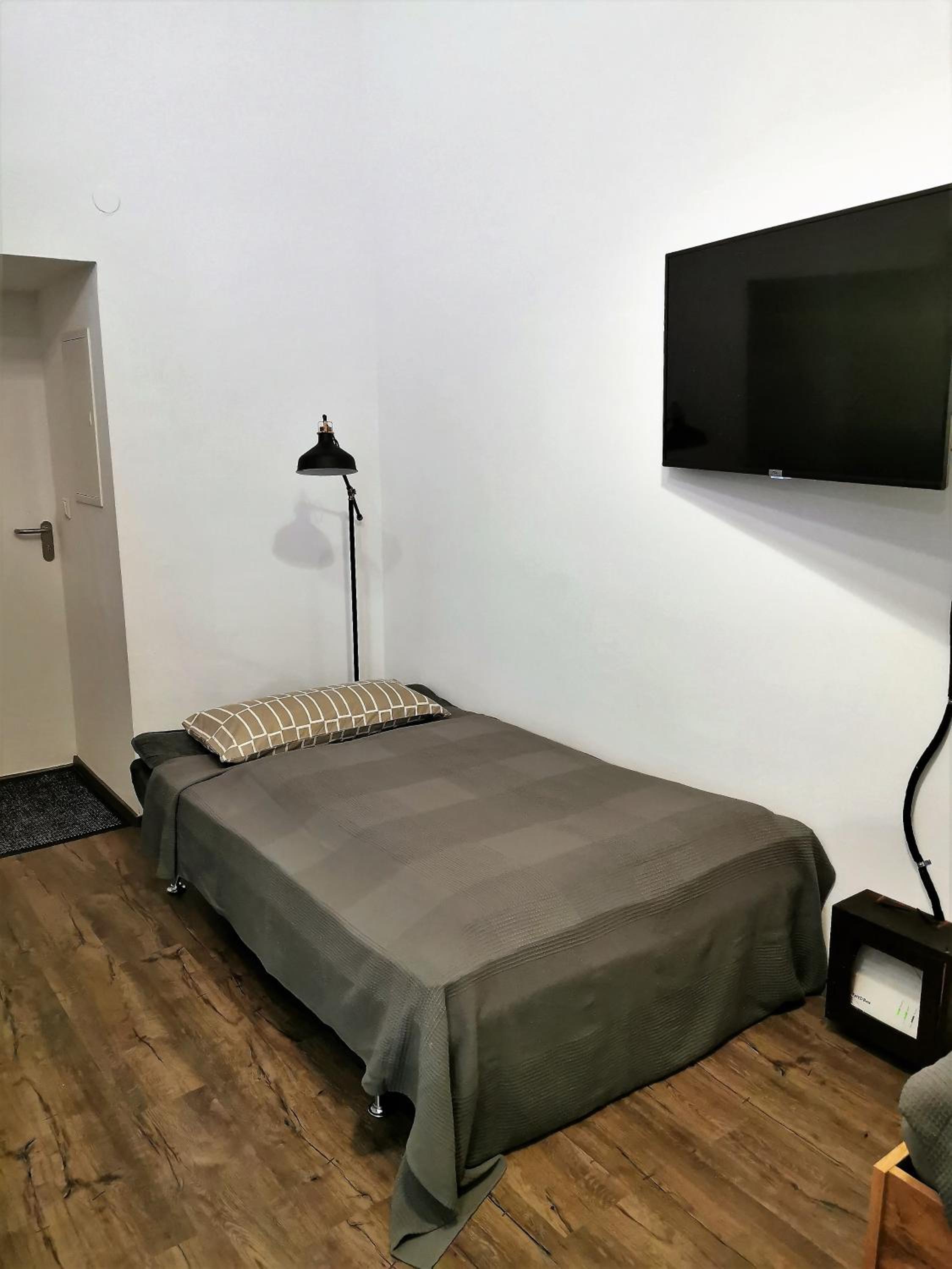 Studio Apartment - Photo 3