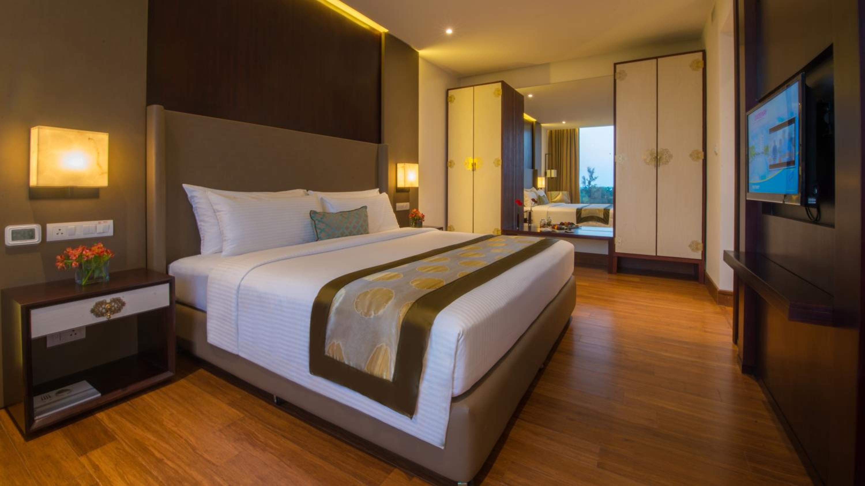 Vivanta Suite Including Both Way Airport Transfers - Photo 15