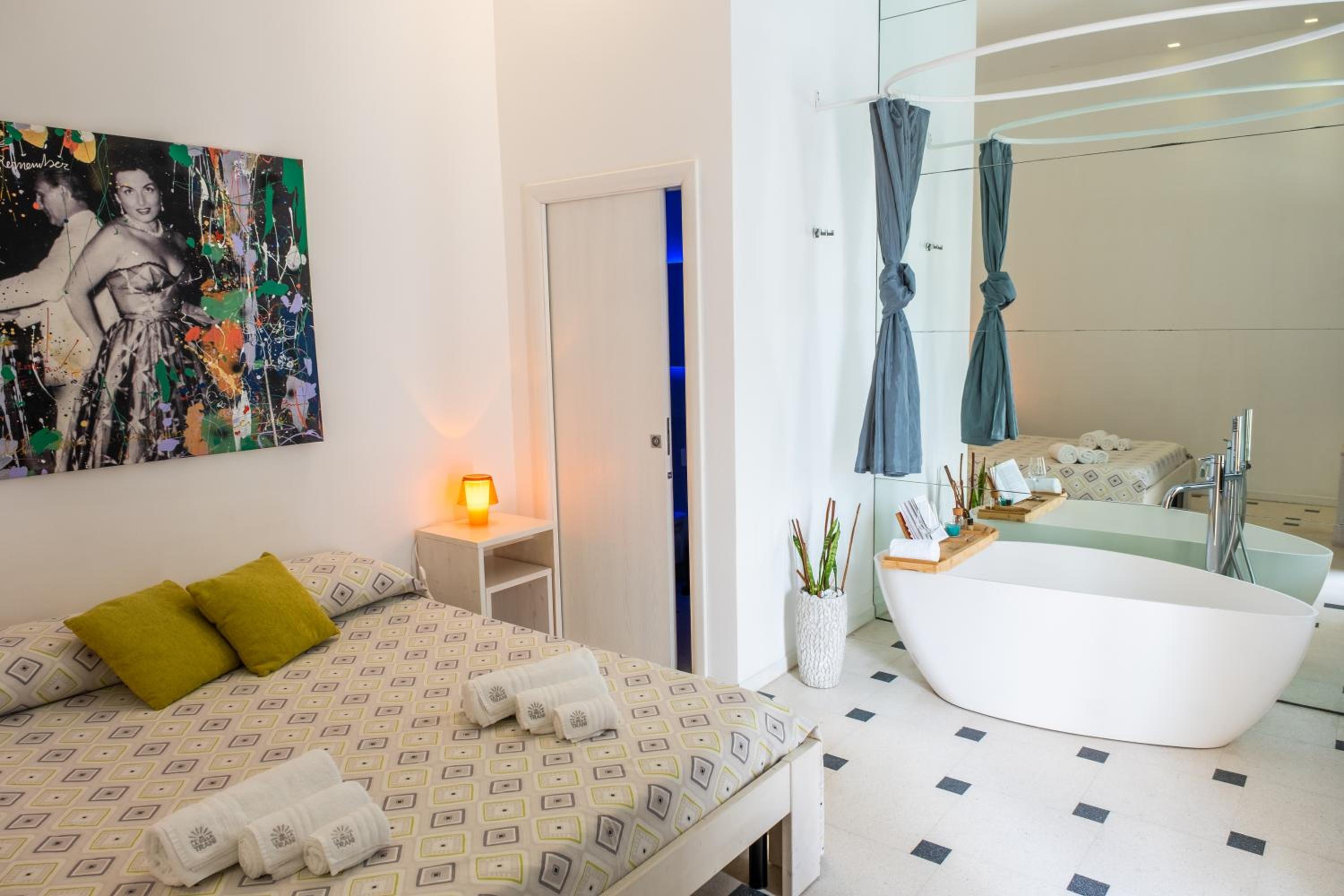 Deluxe Double Room with Bath photo 1