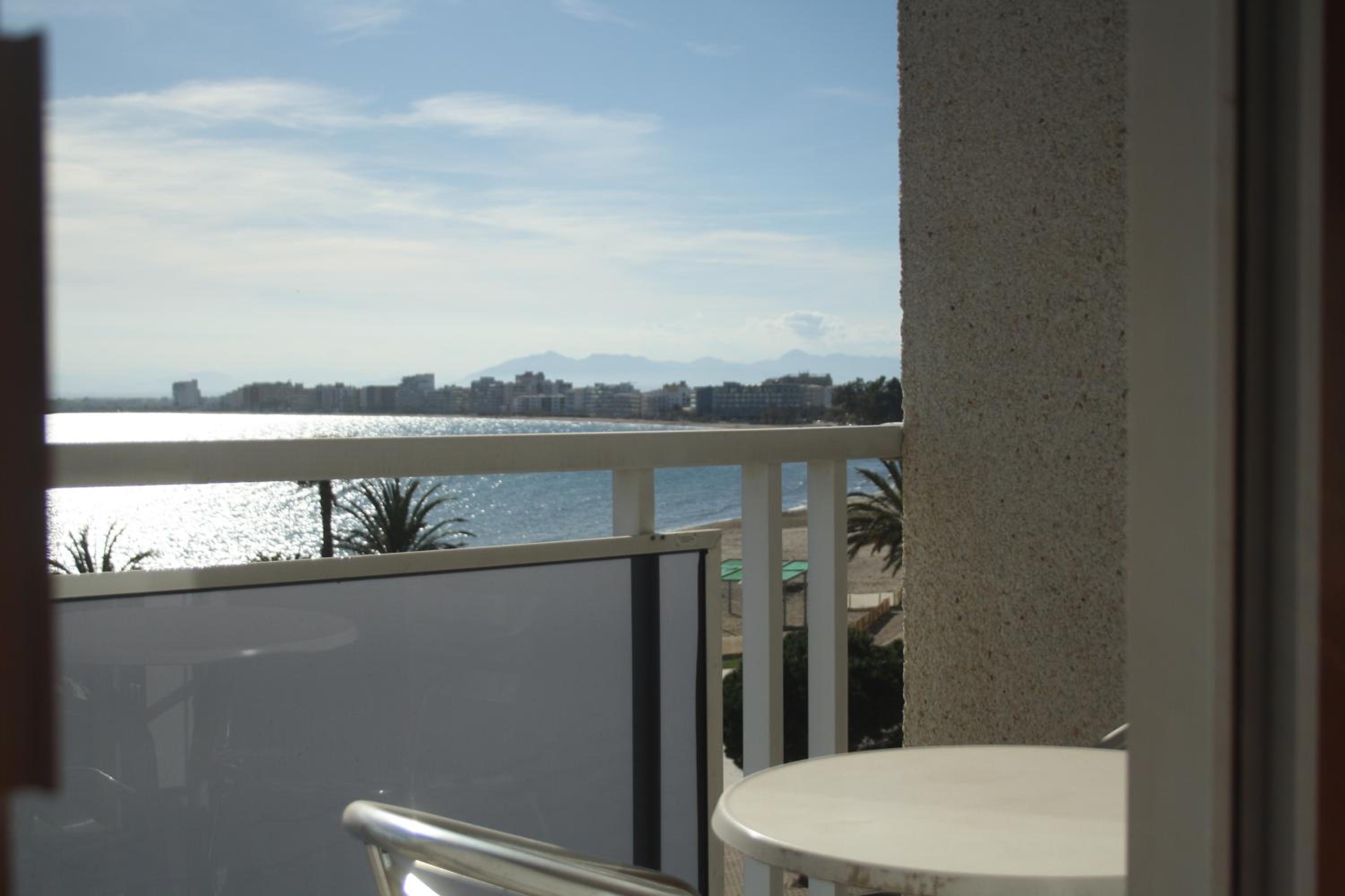 Double or Twin Room with Sea View - Photo 16