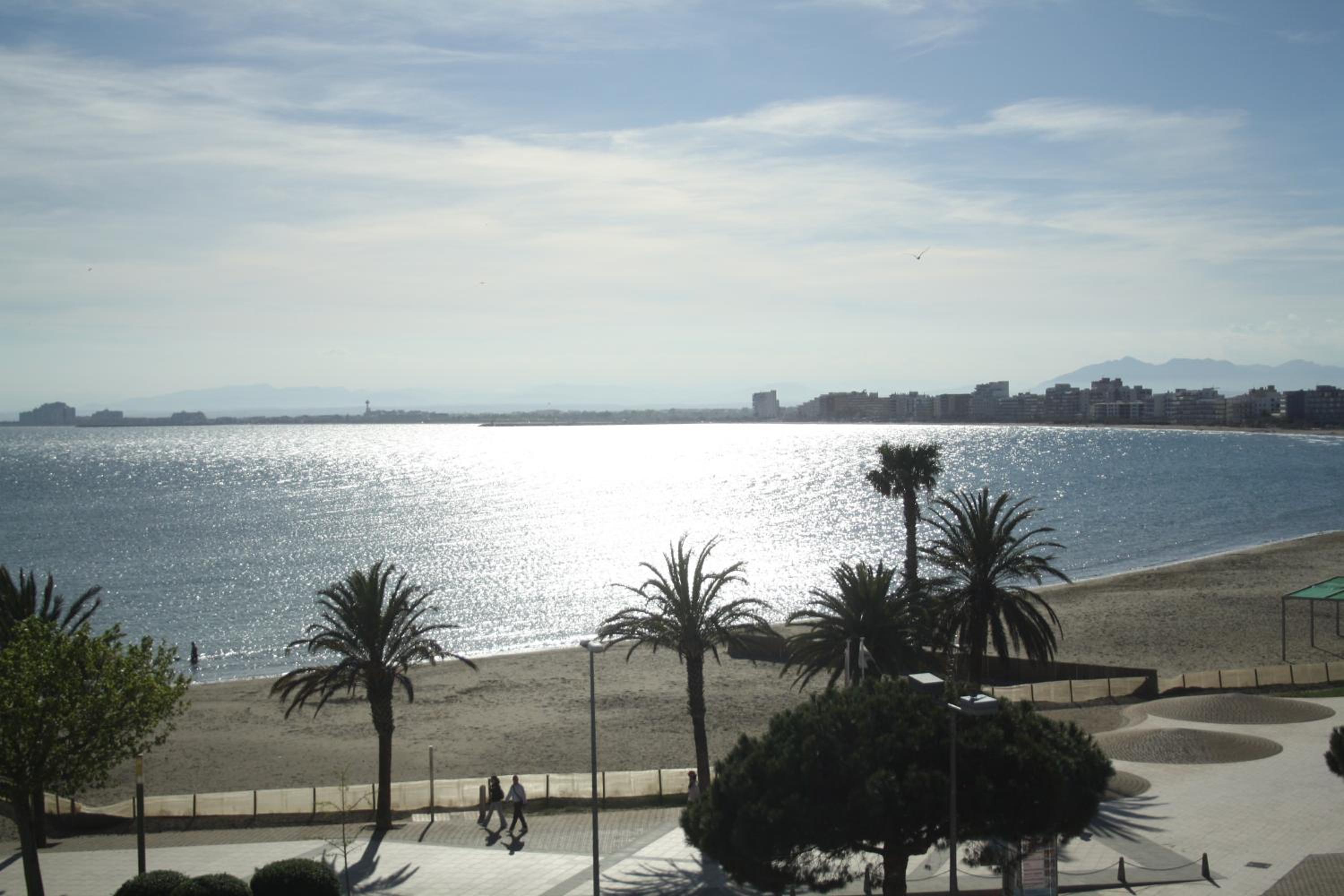 Double or Twin Room with Sea View - Photo 13