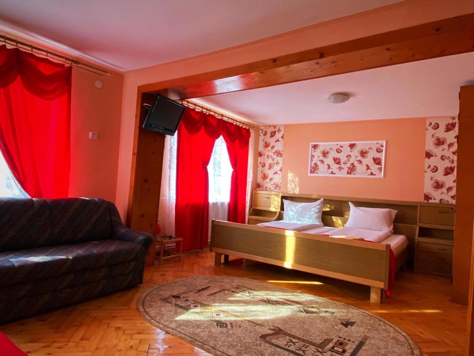 Quadruple Room with Private Bathroom photo 1