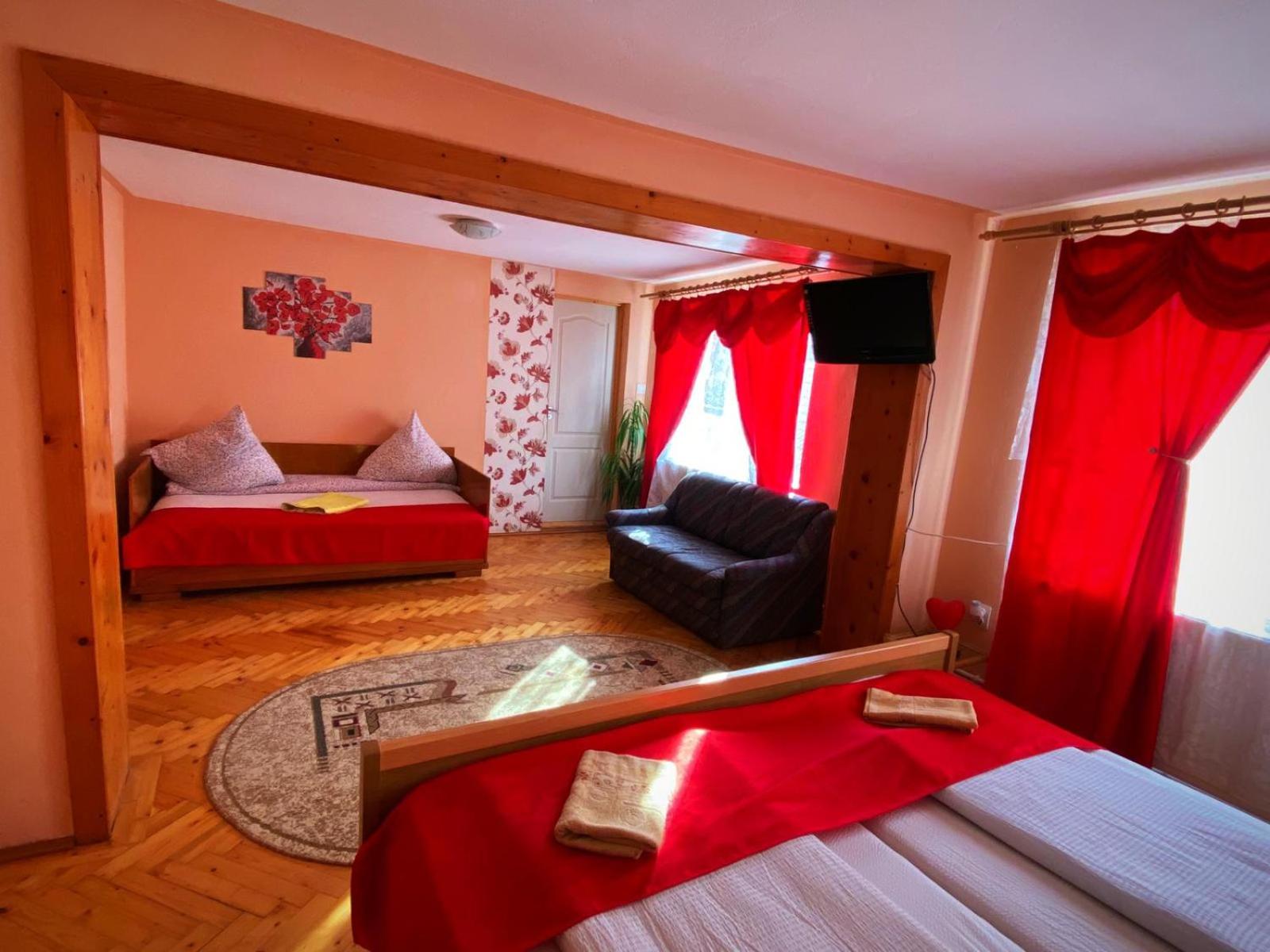 Quadruple Room with Private Bathroom photo 2