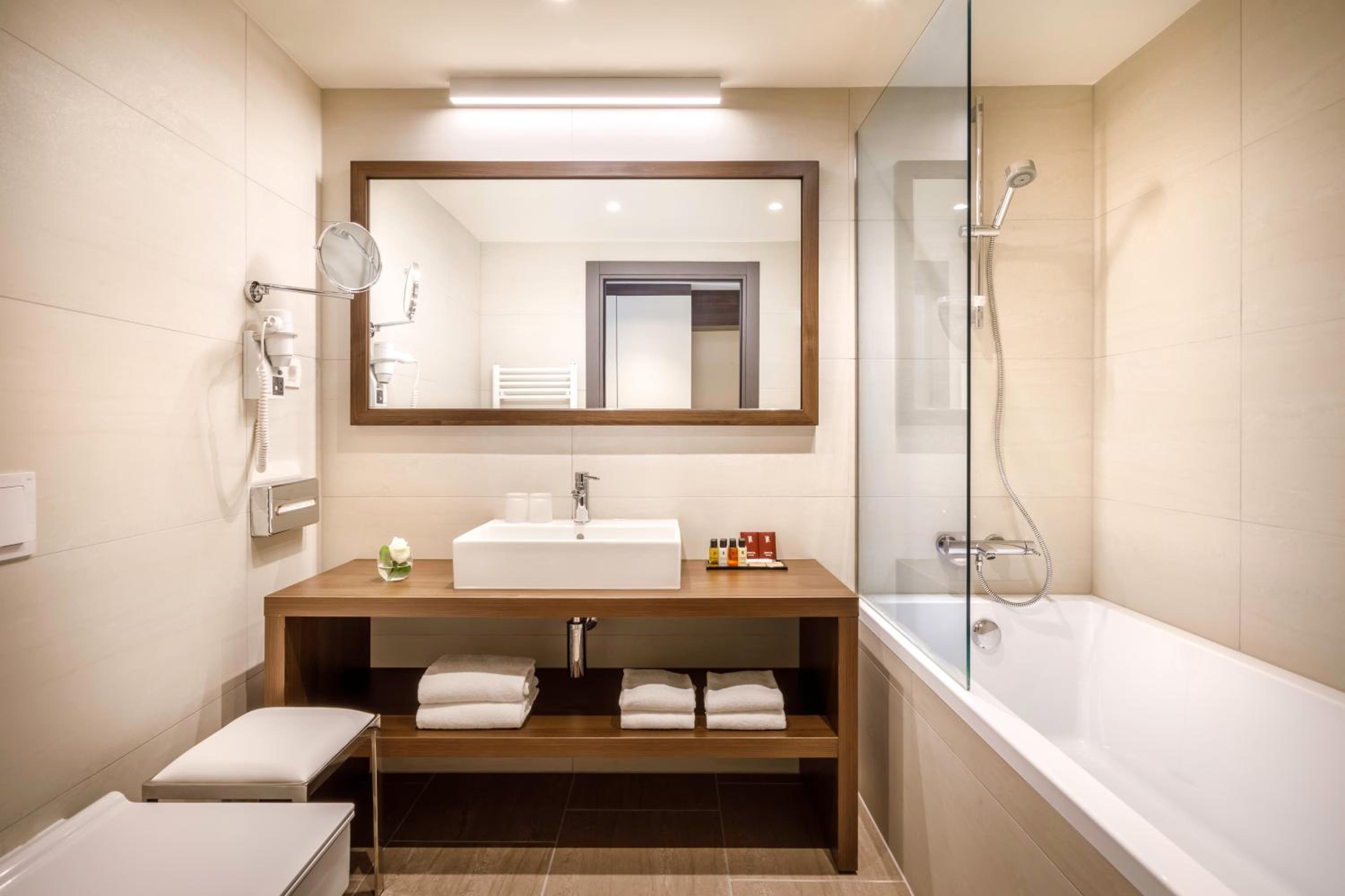 Standard Twin Room with Park View - Photo 4