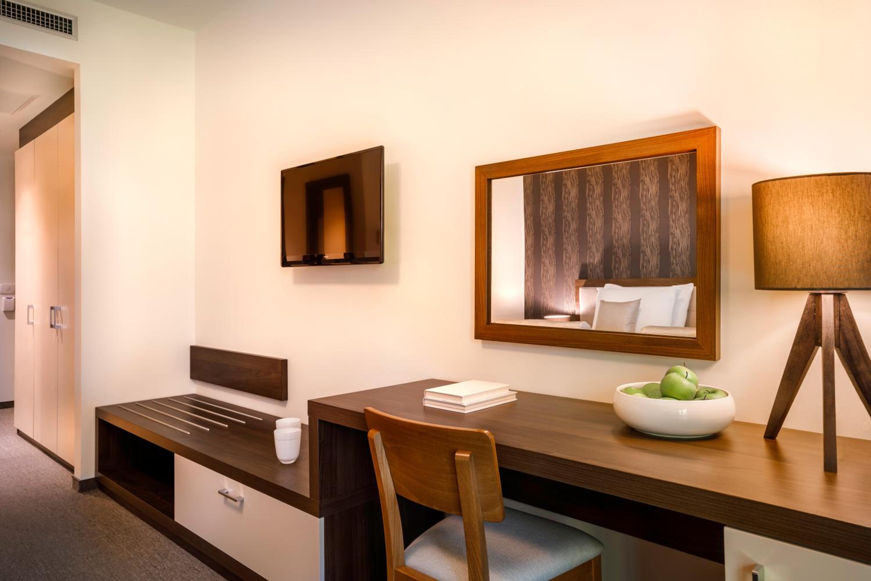 Standard Twin Room with Park View - Photo 1