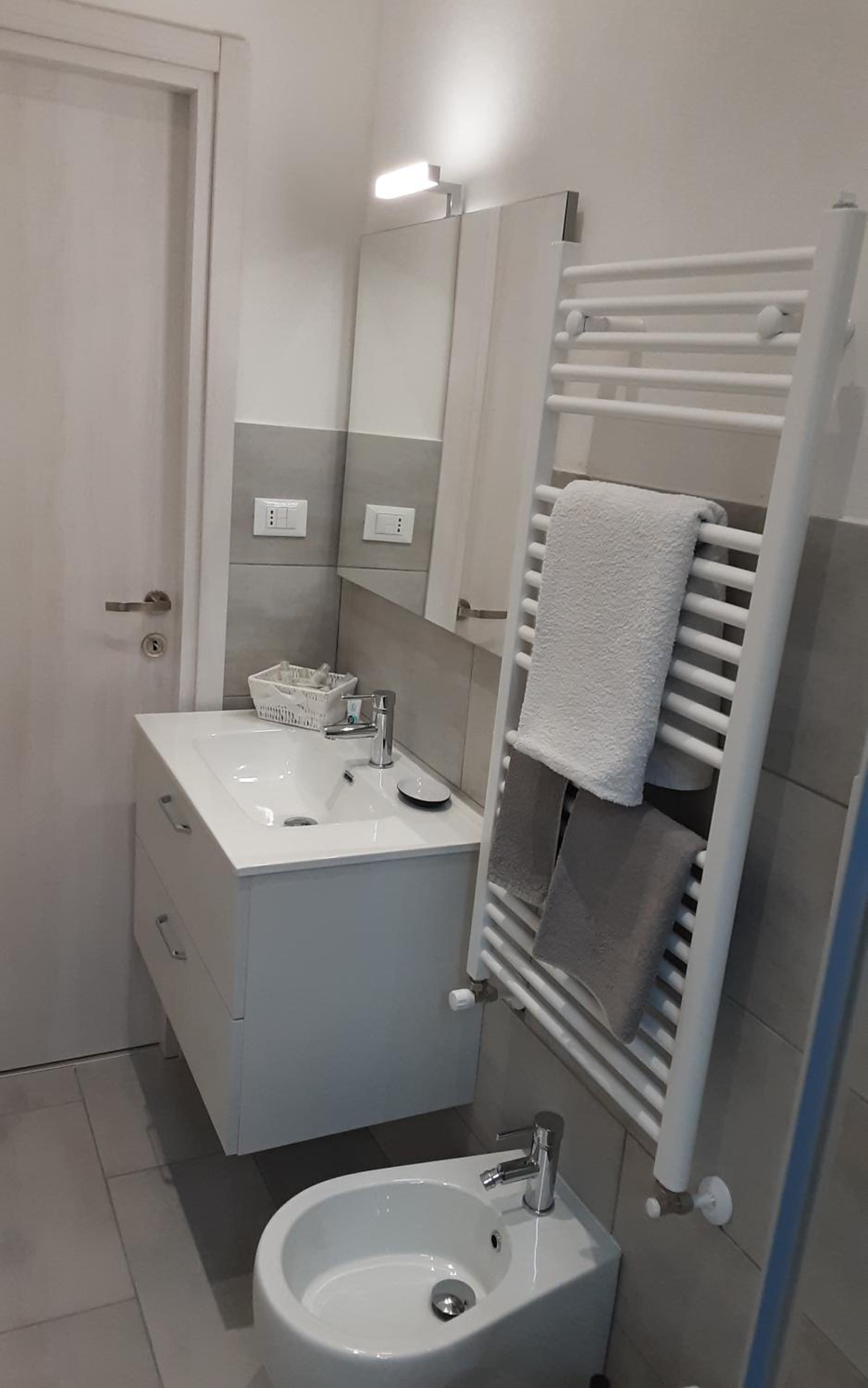 One-Bedroom Apartment - Photo 2