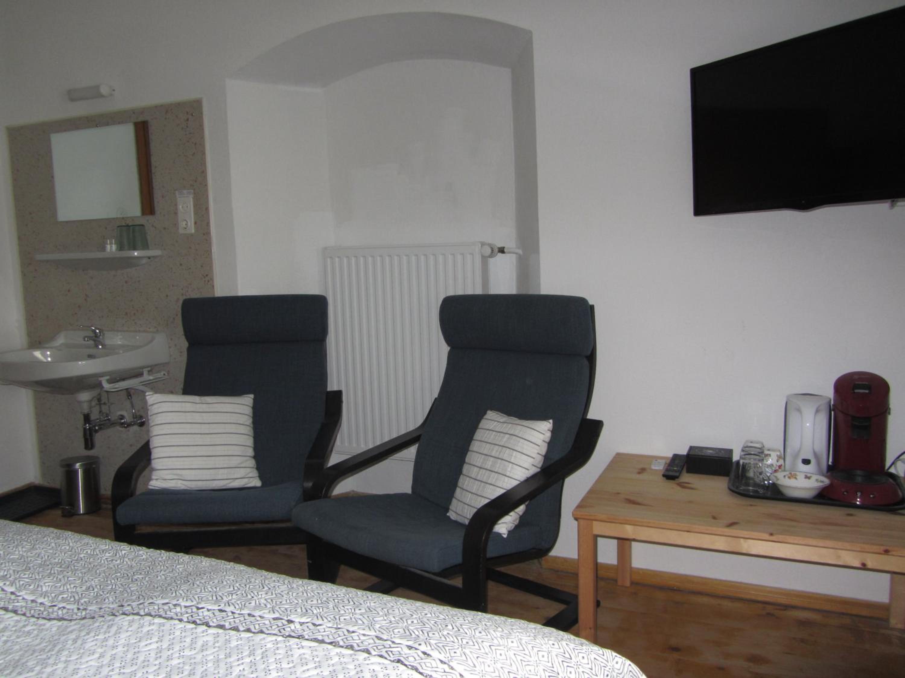 Double or Twin Room with Shared Bathroom photo 3