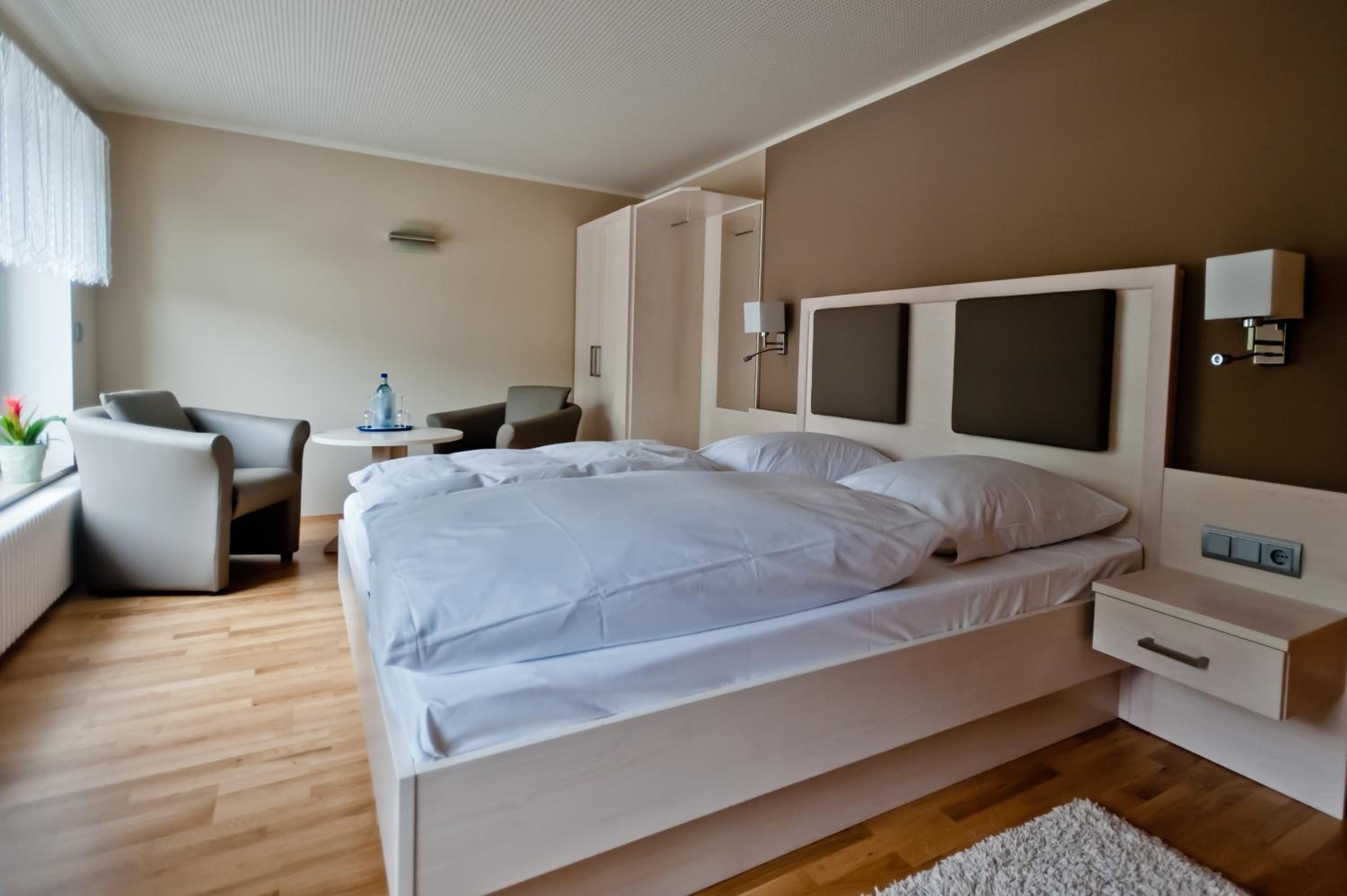 Double Room with Private Bathroom - Photo 1