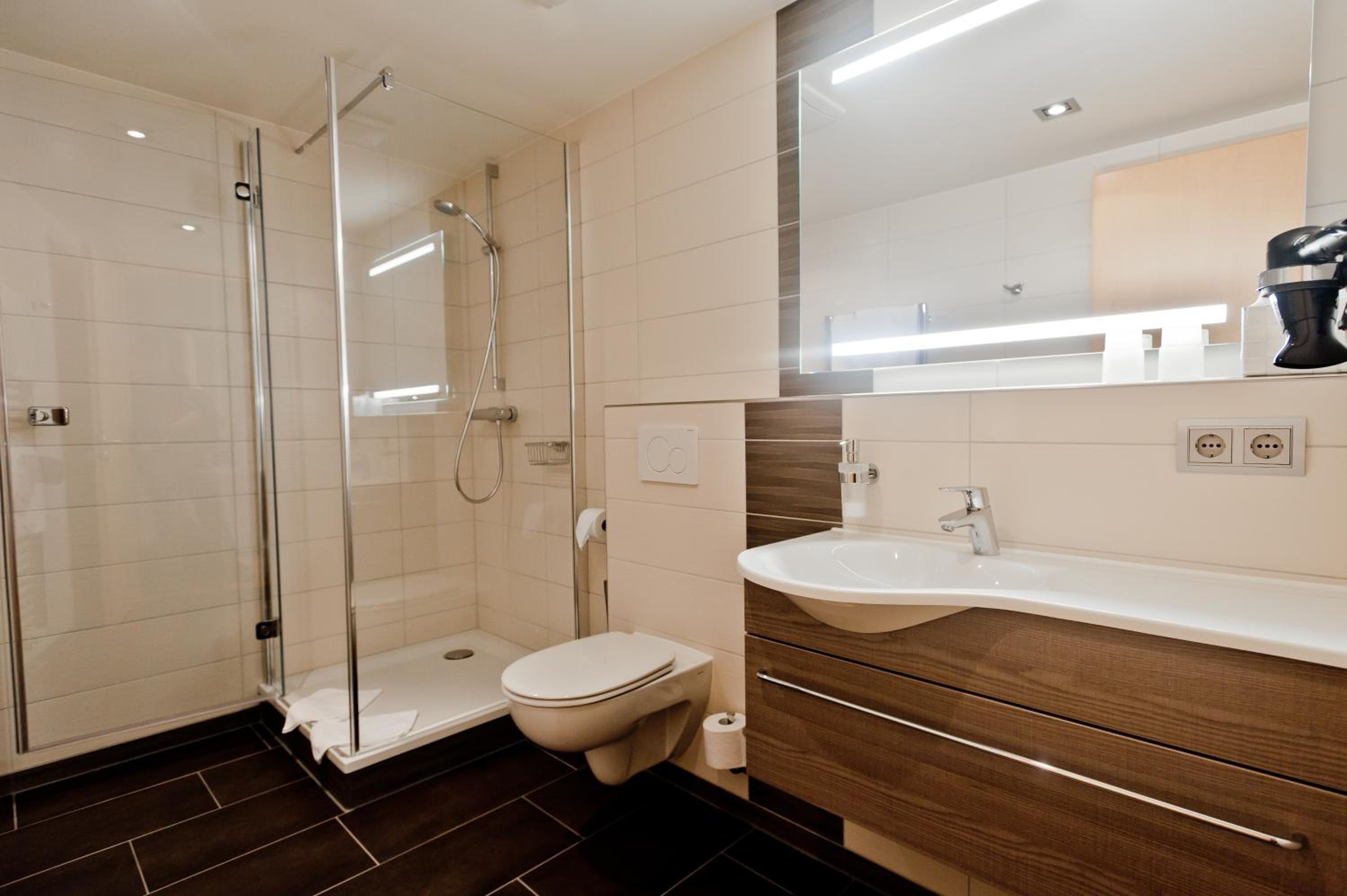 Double Room with Private Bathroom - Photo 3