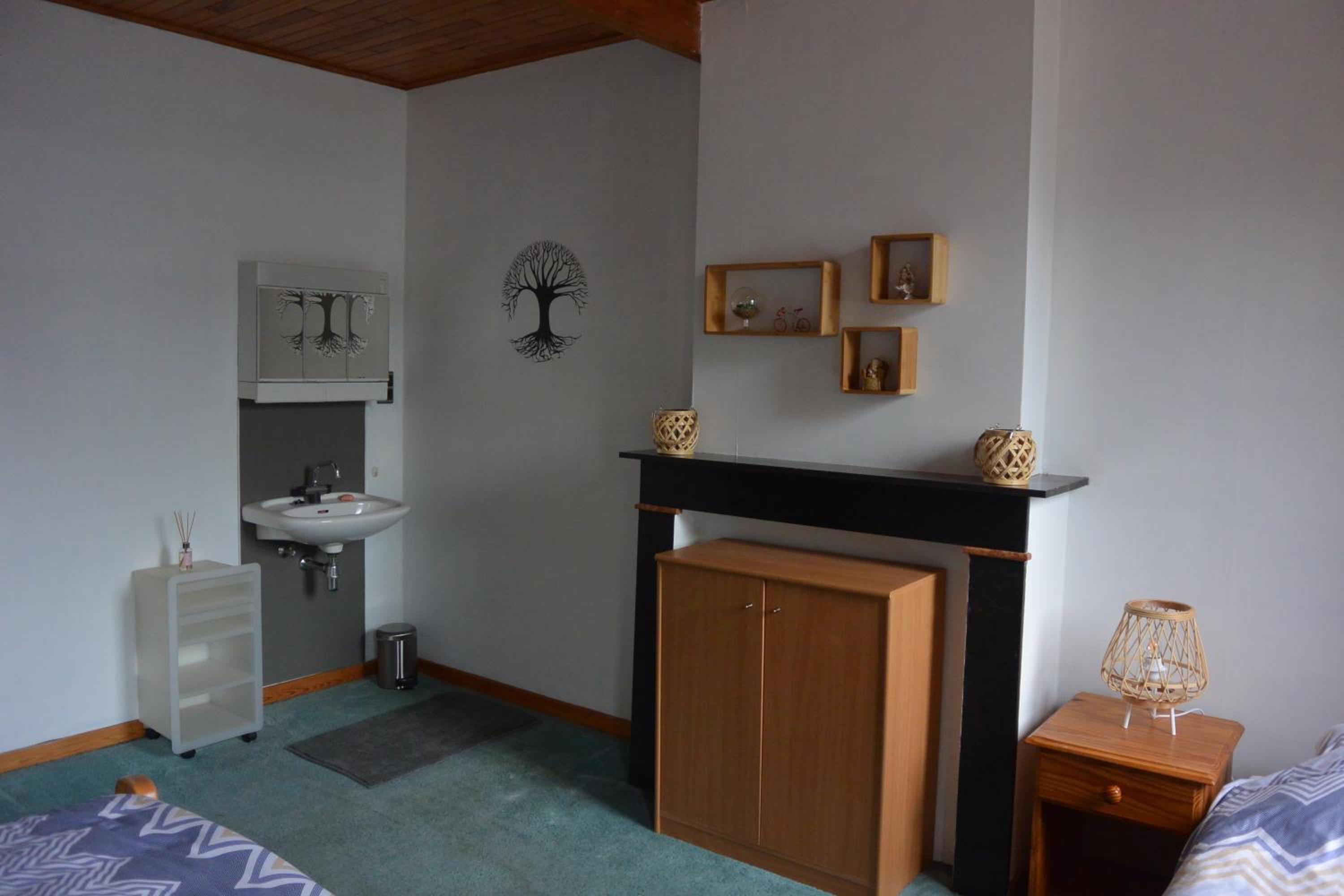 Five-Bedroom House photo 1