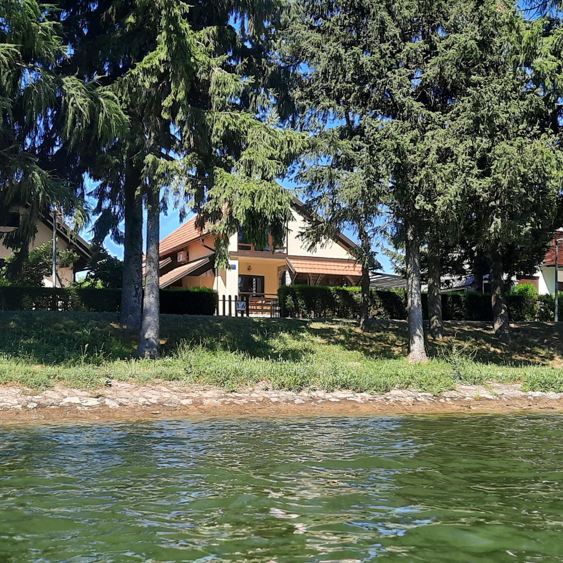 Apartment with Lake View - Photo 36