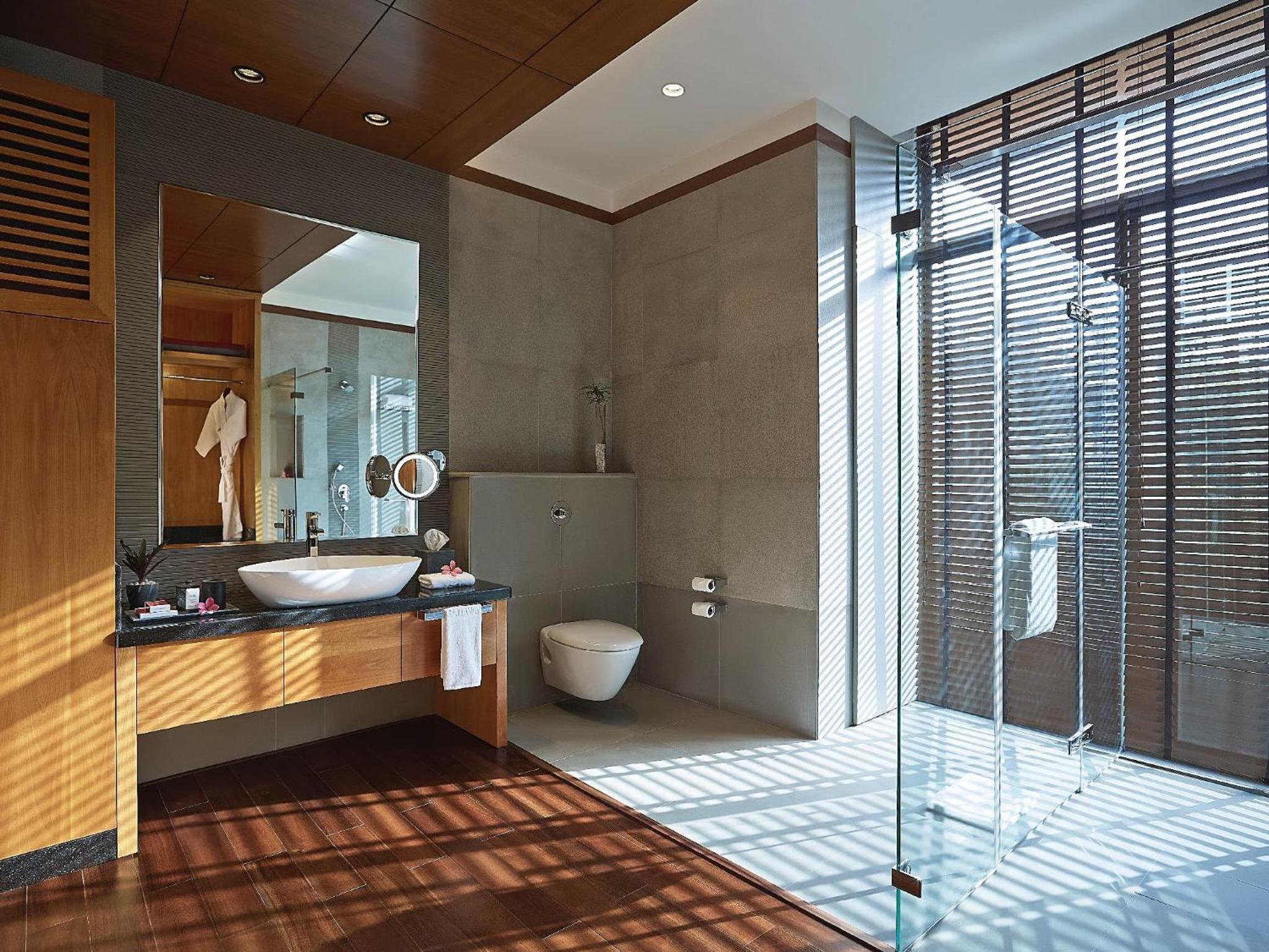 Luxury Room Courtyard View with Balcony  - Twin Bed