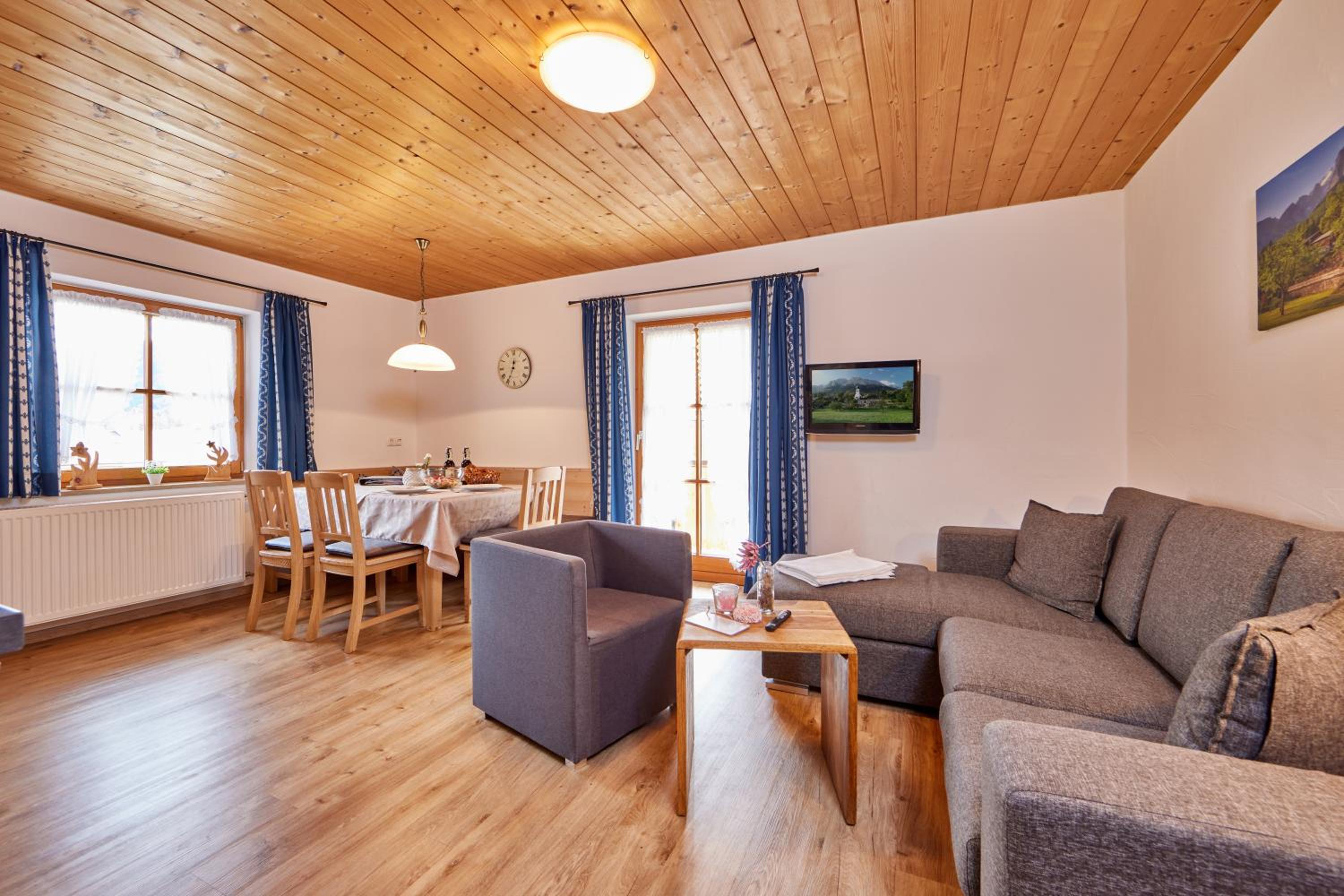 Holiday Apartment with Mountain View photo 1