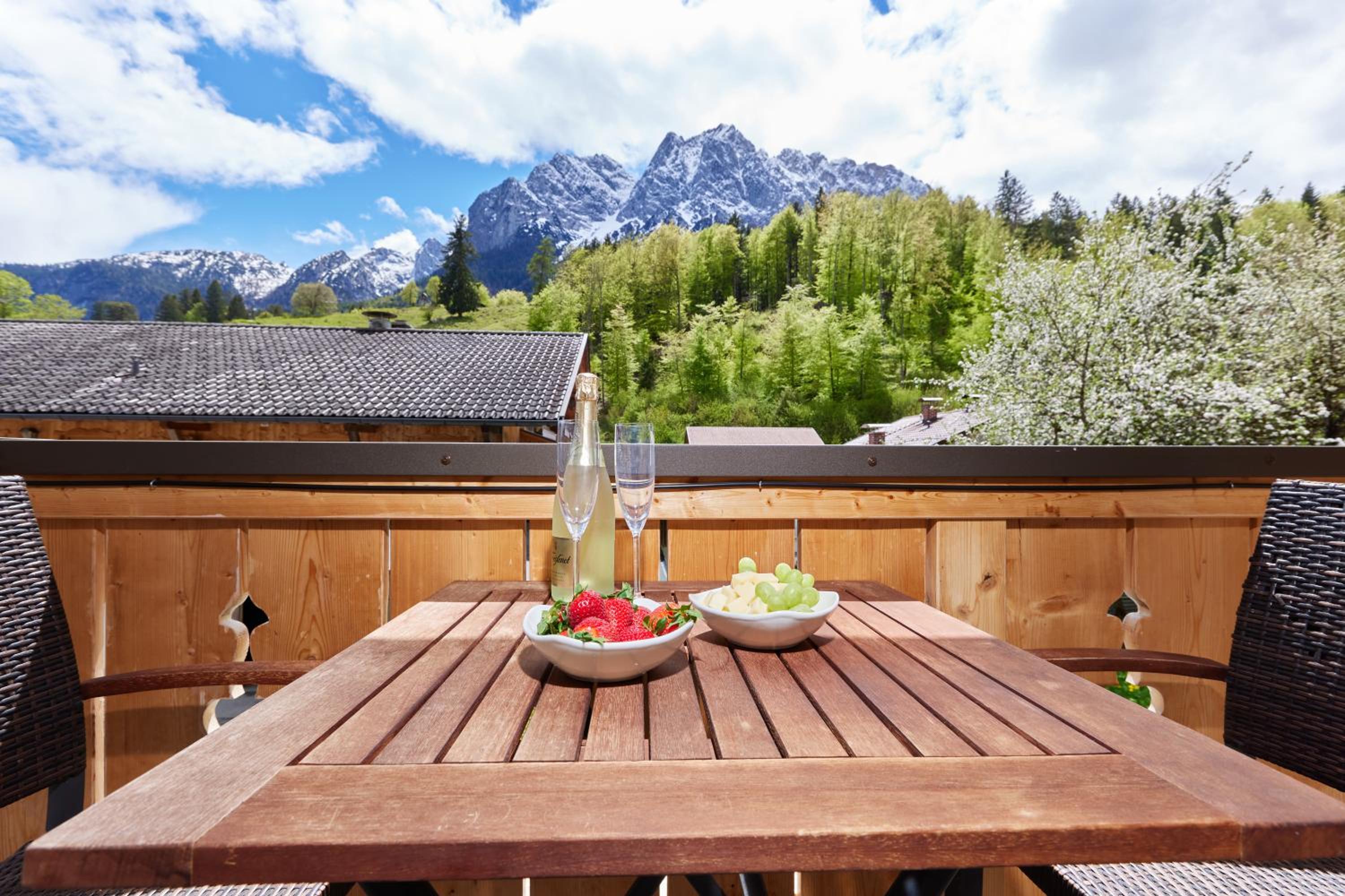 Holiday Apartment with Mountain View photo 3