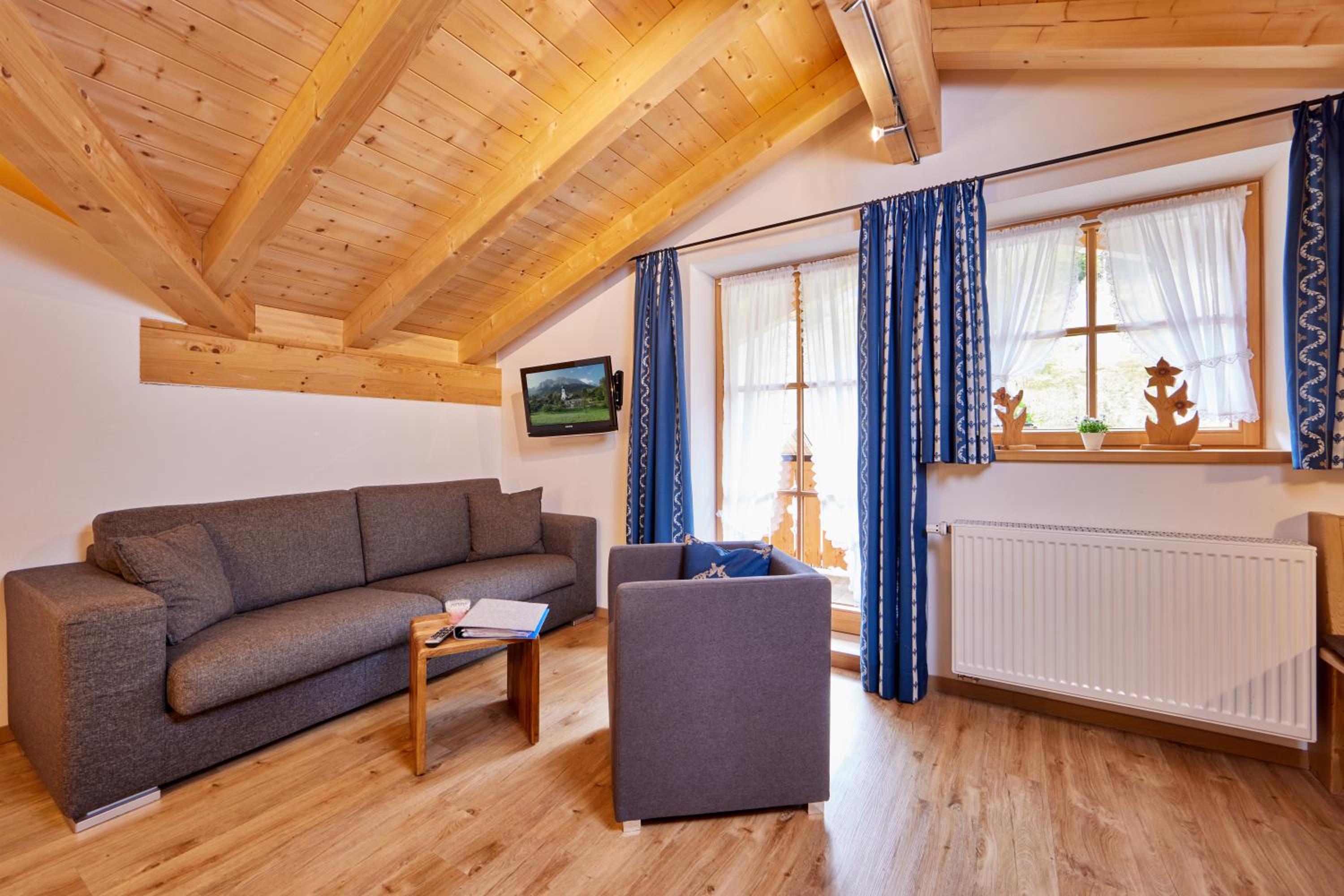 Holiday Apartment with Mountain View photo 2