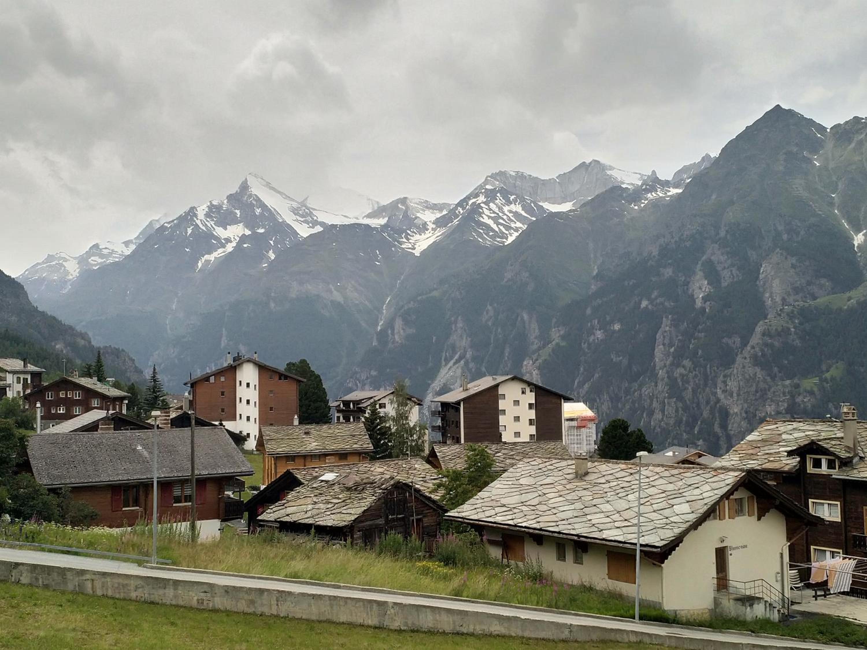 Apartment with Mountain View photo 3