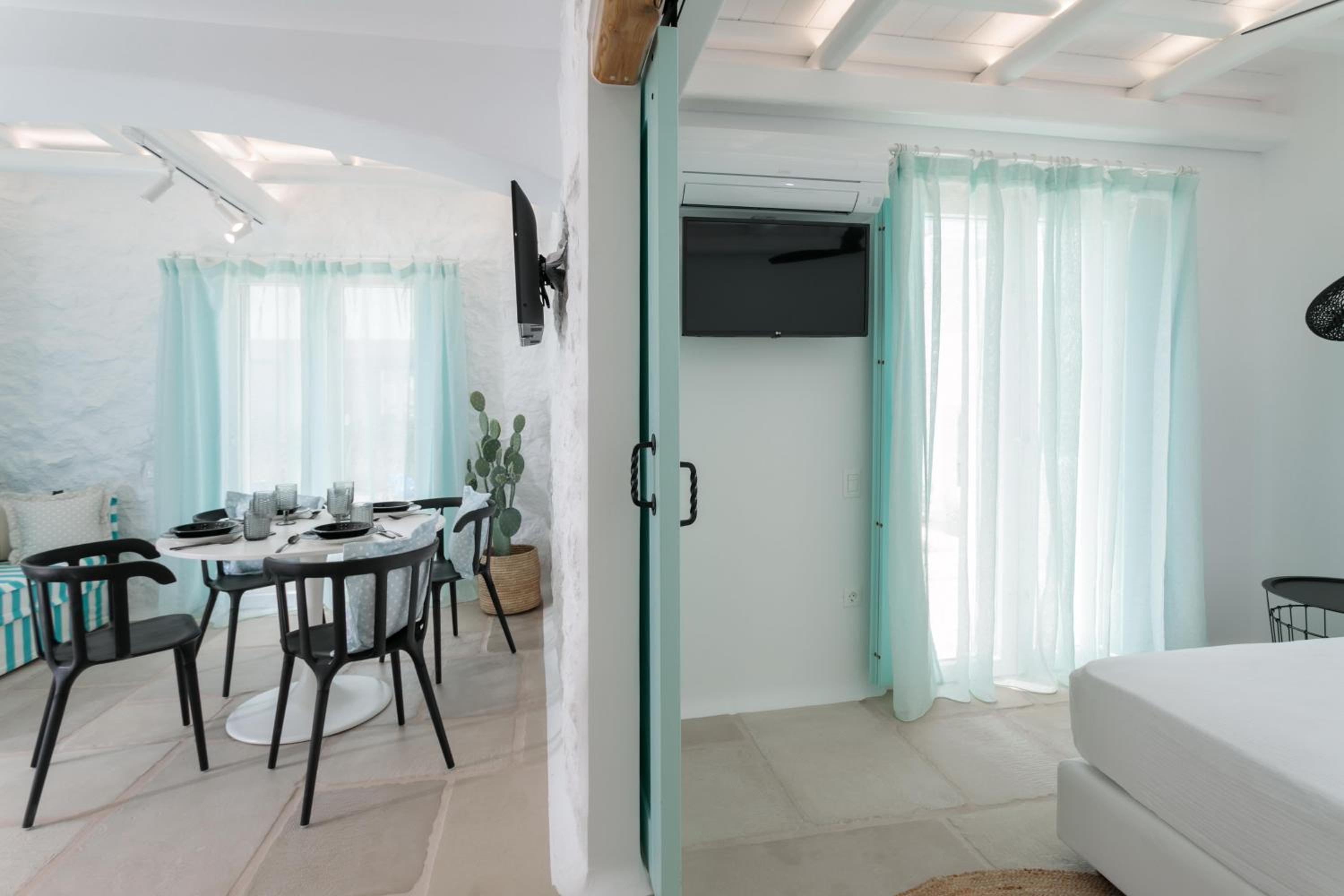 Premium Suite with Private Pool - Photo 5