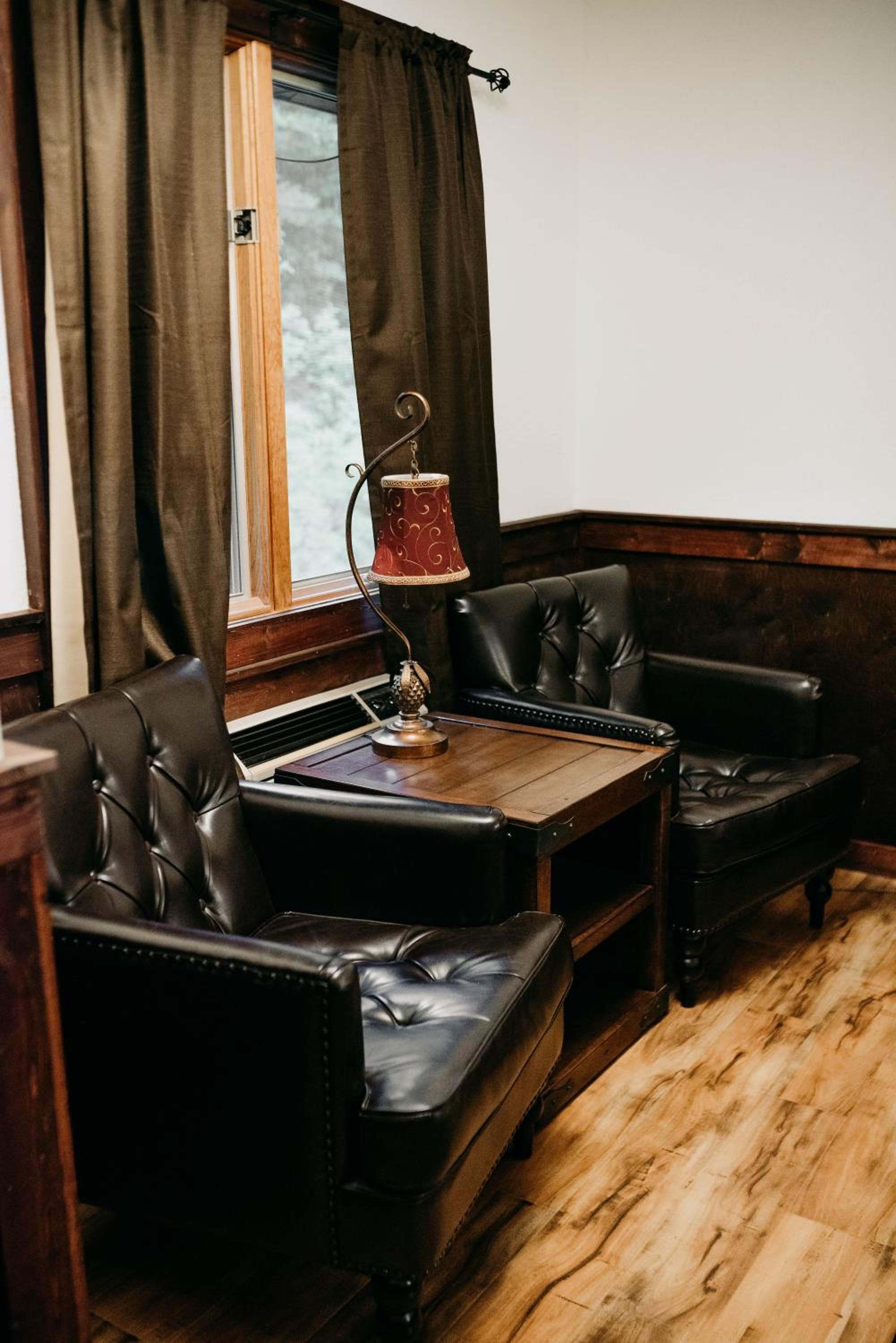 Standard King Room - Photo 8