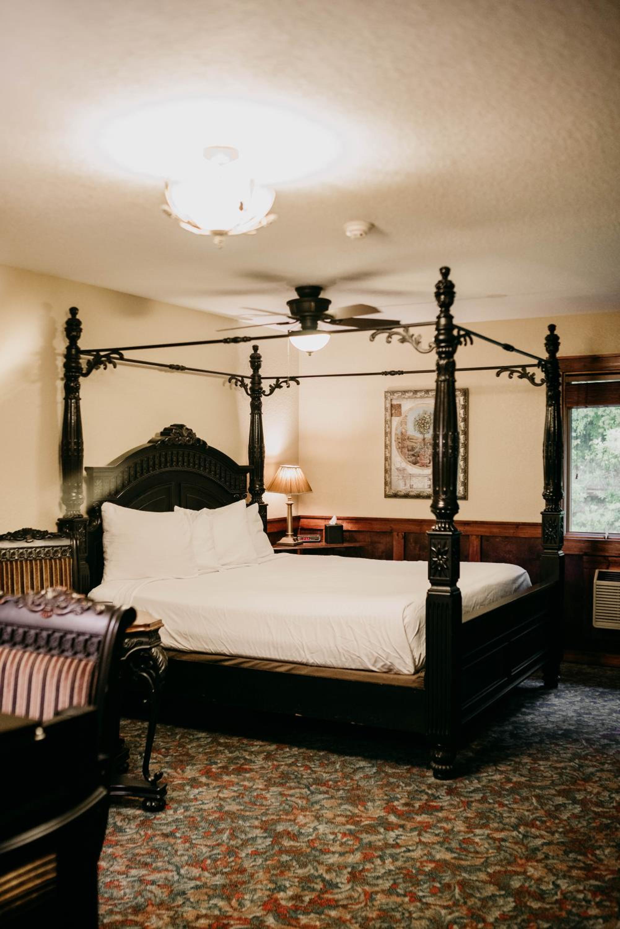 Standard King Room - Photo 20