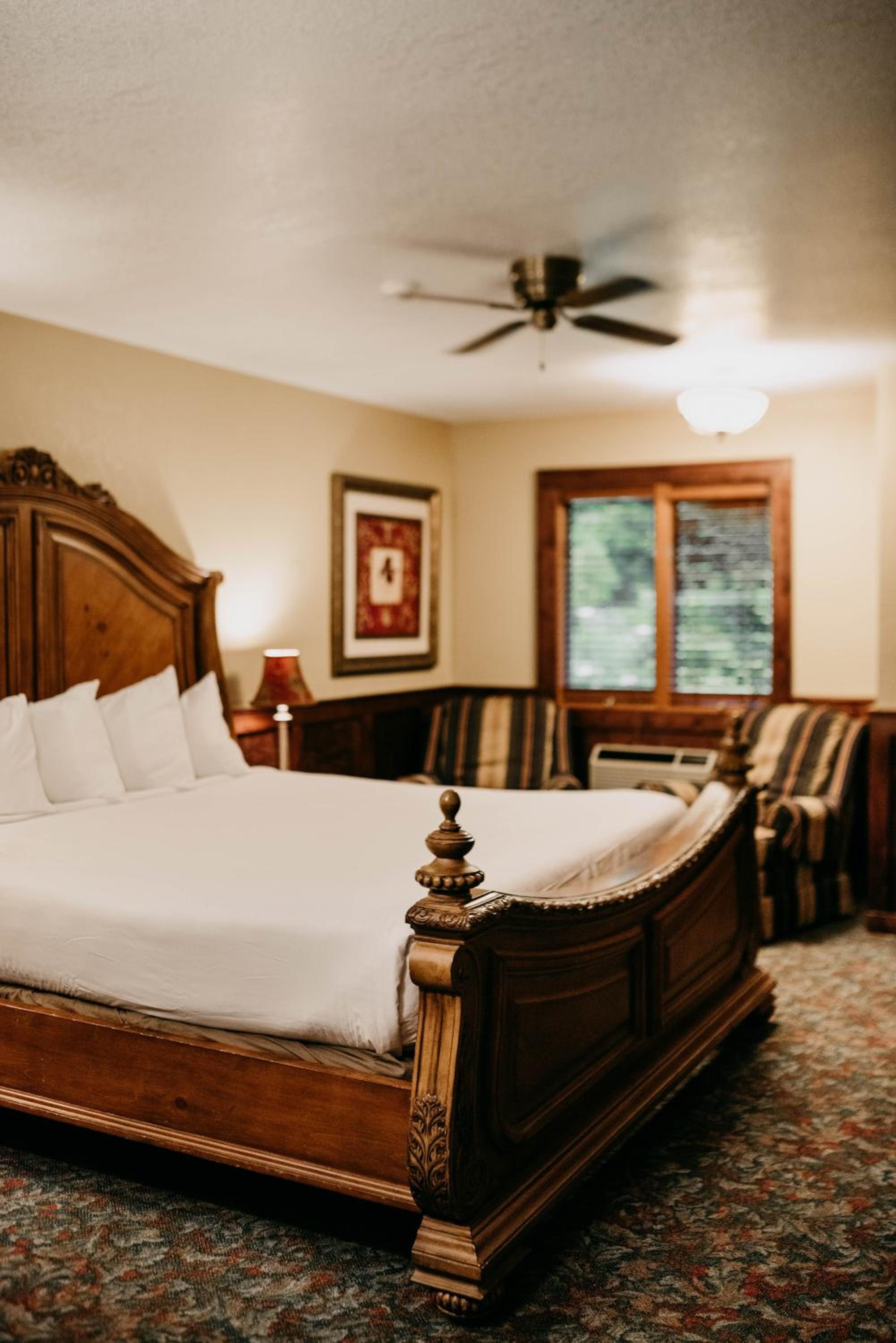 Standard King Room - Photo 9
