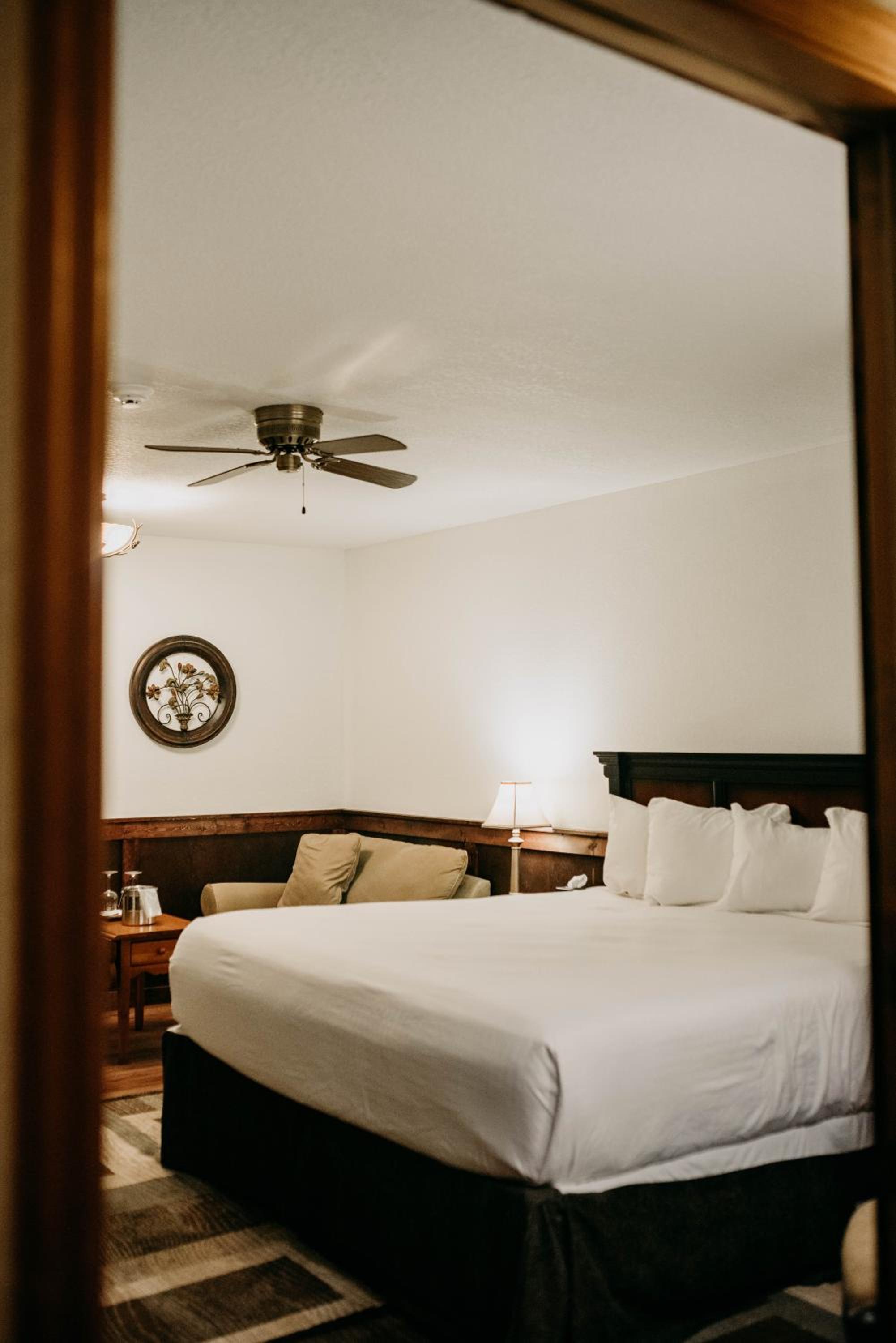 Standard King Room - Photo 4