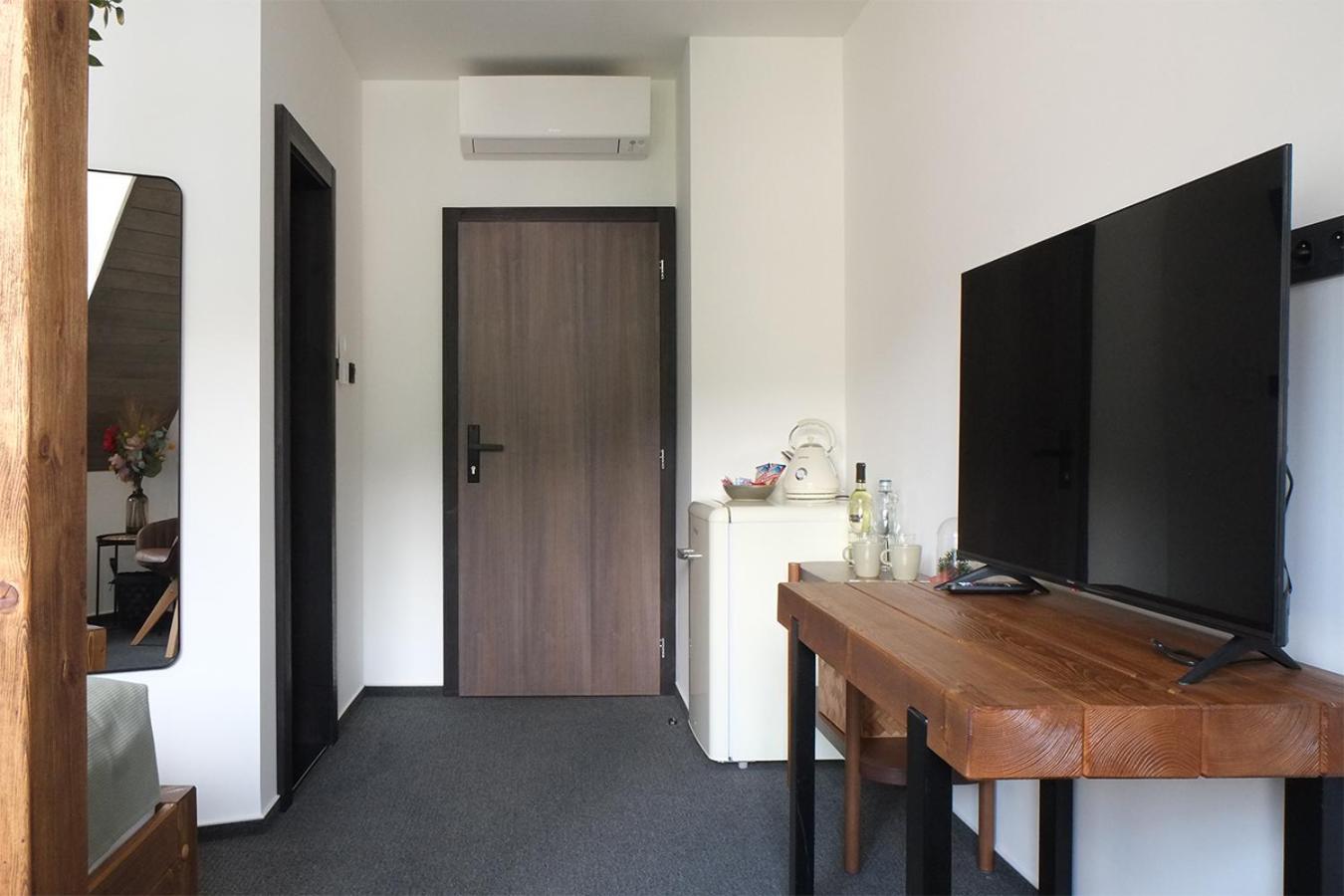 Double or Twin Room - Photo 4