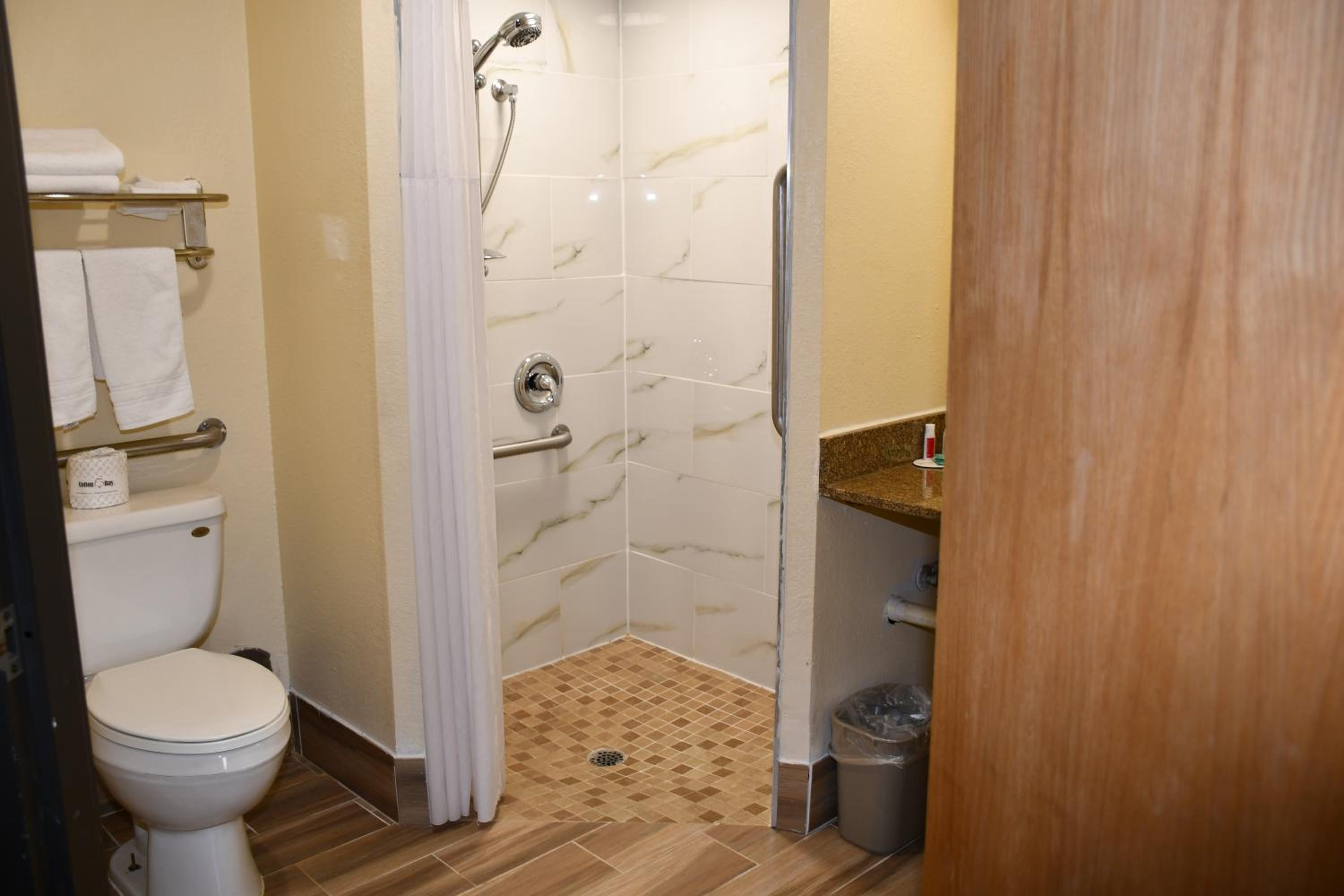 Queen Room - Disability Access/Non-Smoking - Photo 2
